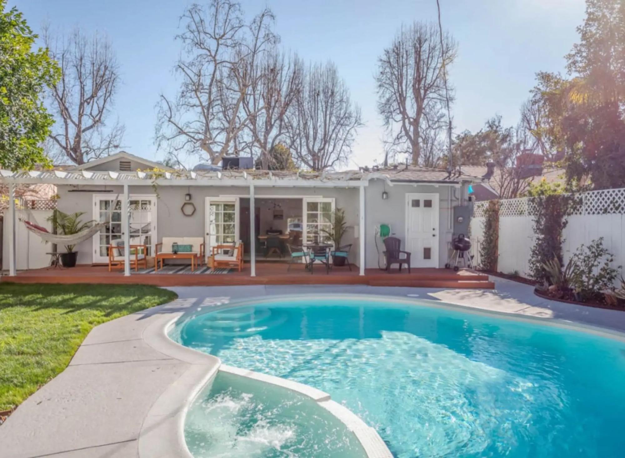 Modern Home with Pool — photo 1