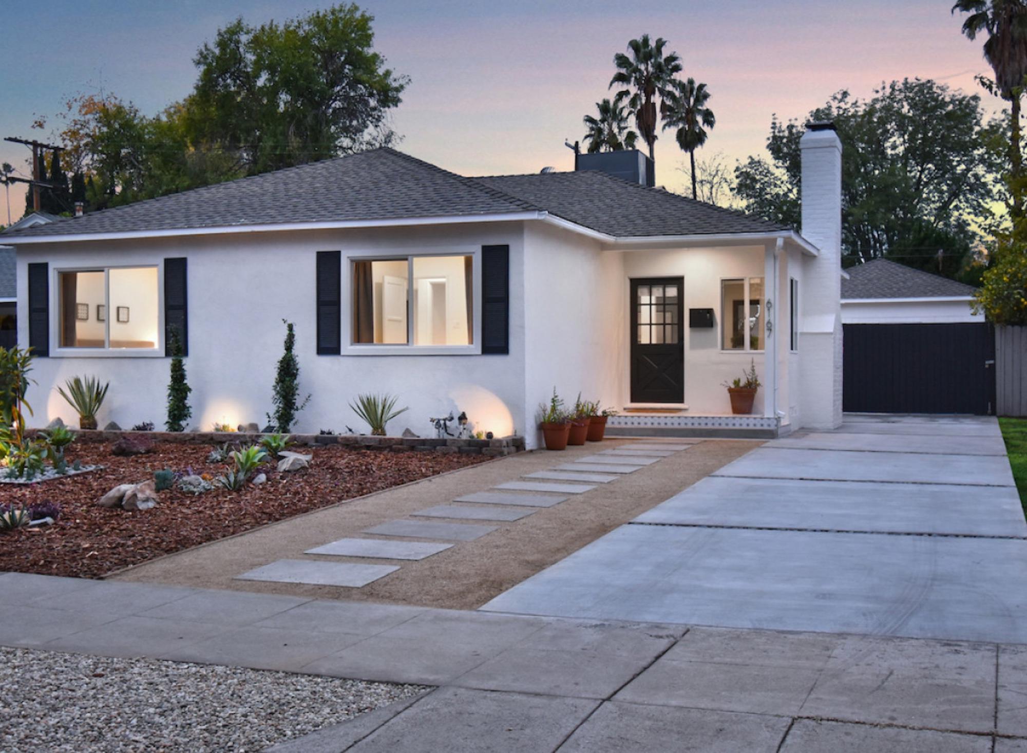 Designer 4-Bed with Jacuzzi — photo 1
