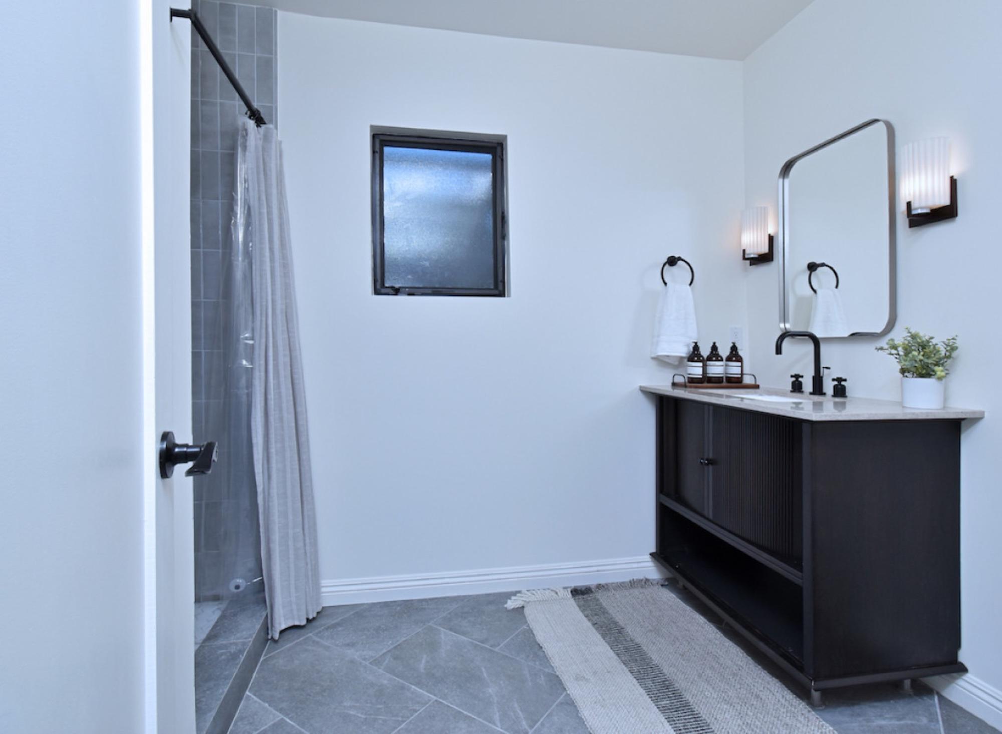 Designer 4-Bed with Jacuzzi — photo 10