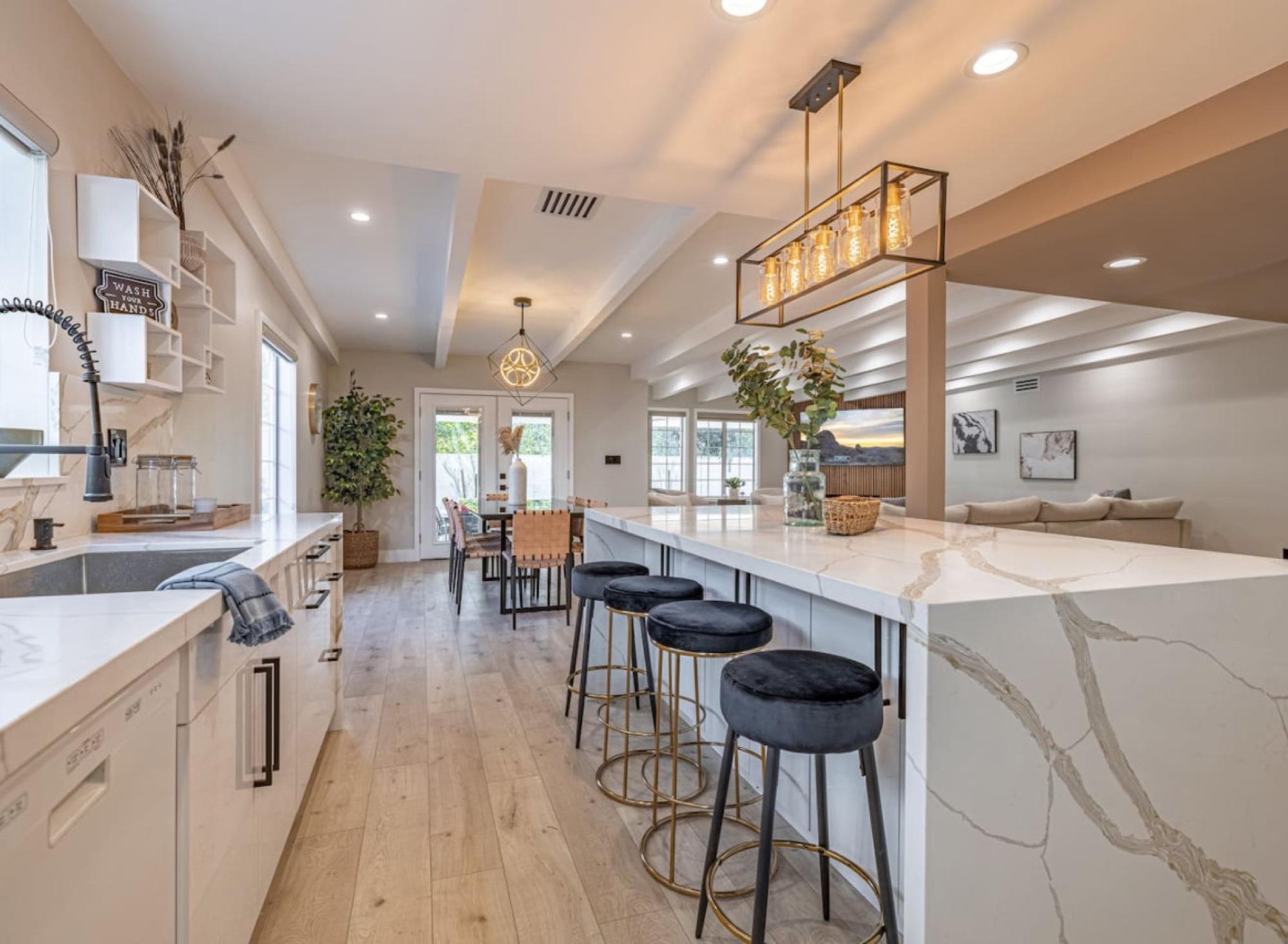 Entertainer Home (Sleeps 12) — photo 3