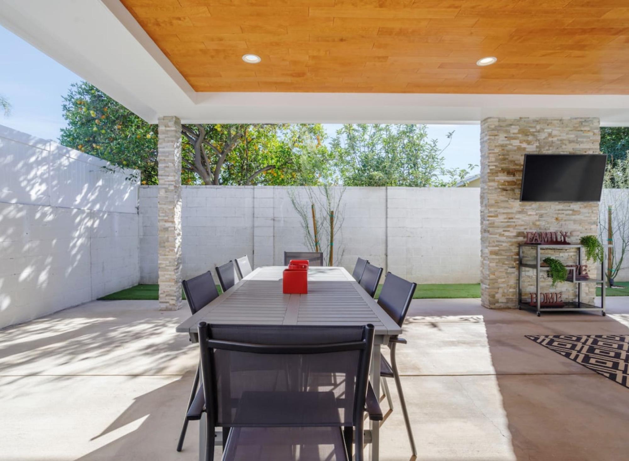 Entertainer Home (Sleeps 12) — photo 8