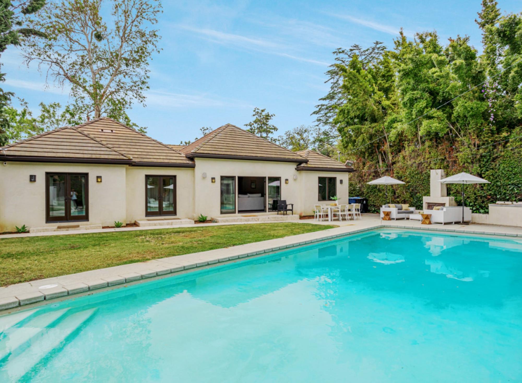 Exquisite Oasis with Large Pool — photo 1