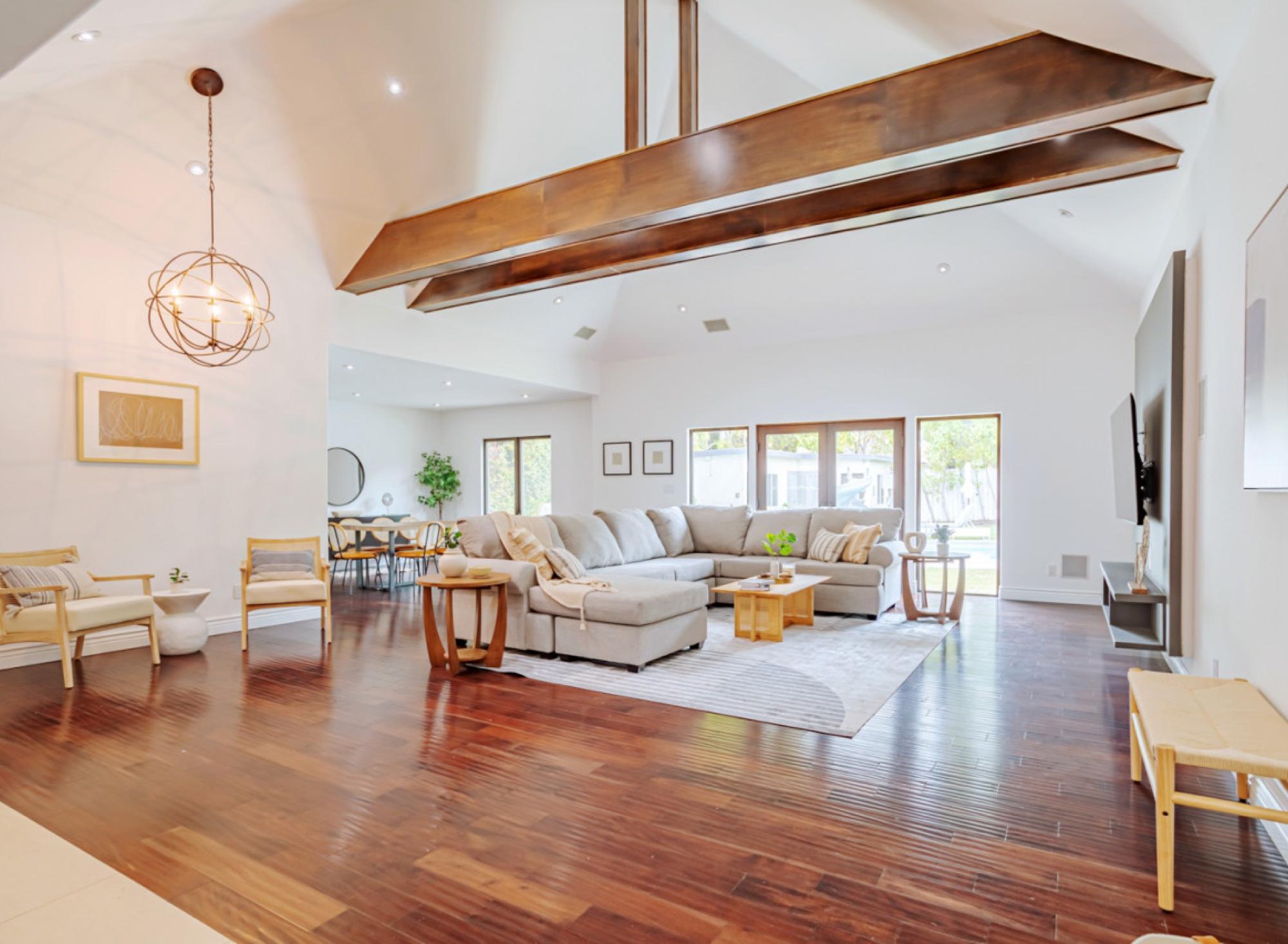 Exquisite Oasis with Large Pool — photo 4