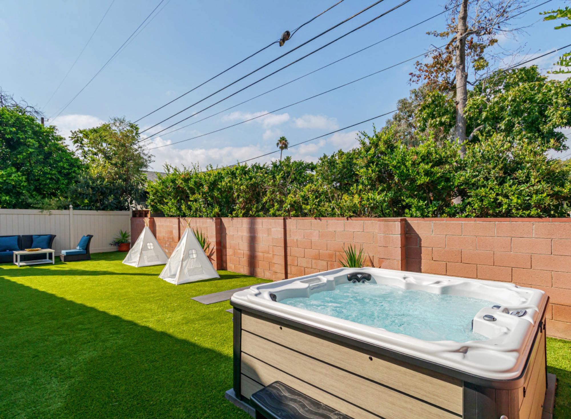 Regal 4-Bed (Hot Tub, Sleeps 15) — photo 10