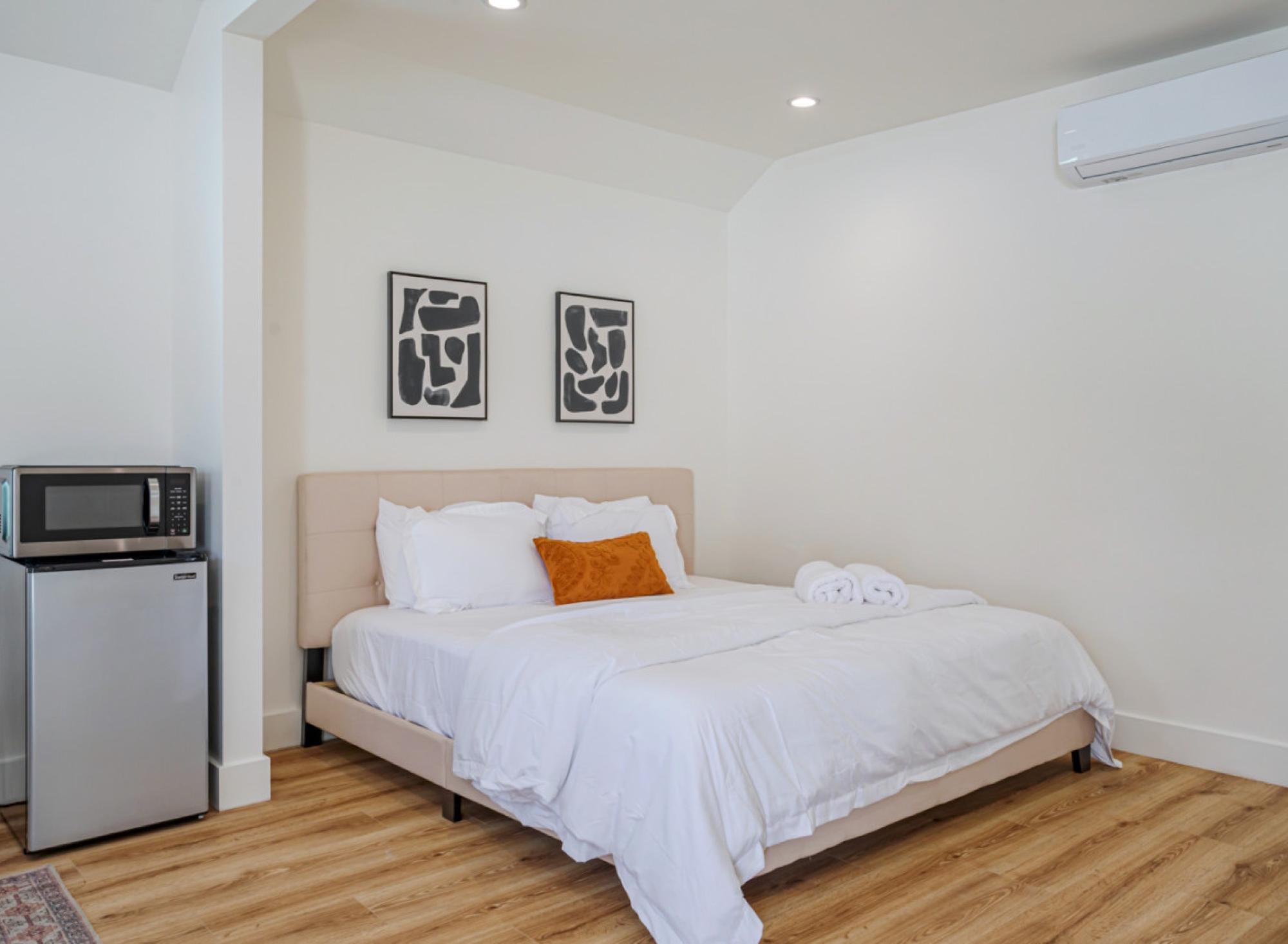 Spanish-Style Home (Sleeps 18) — photo 11