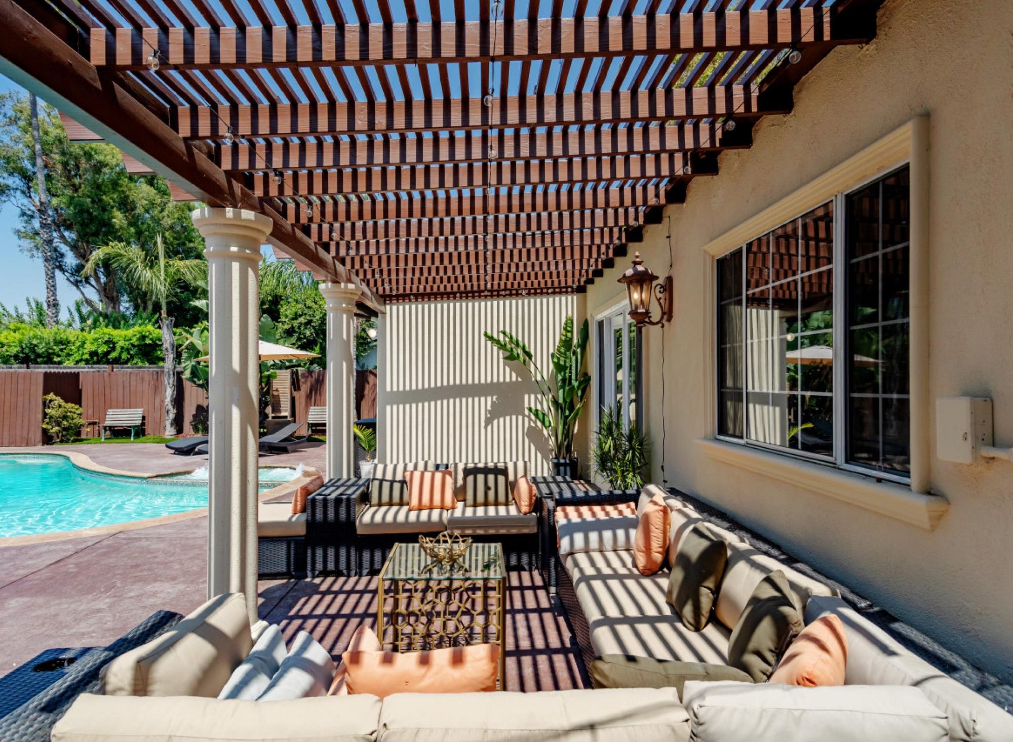 Cozy Home with Pool & Jacuzzi — photo 12