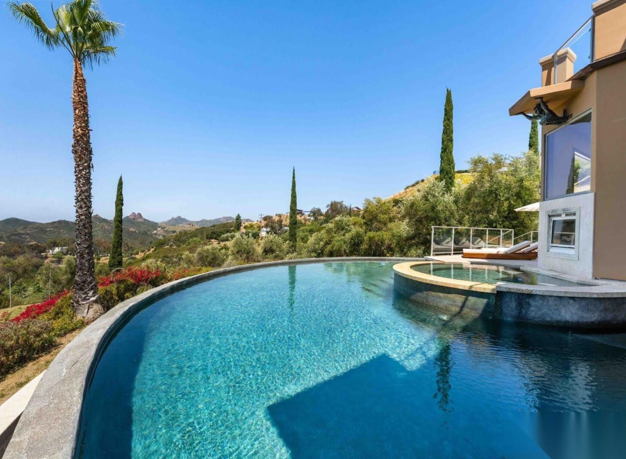 2-Acre Malibu Mansion w/ Pool & Theater — photo 11