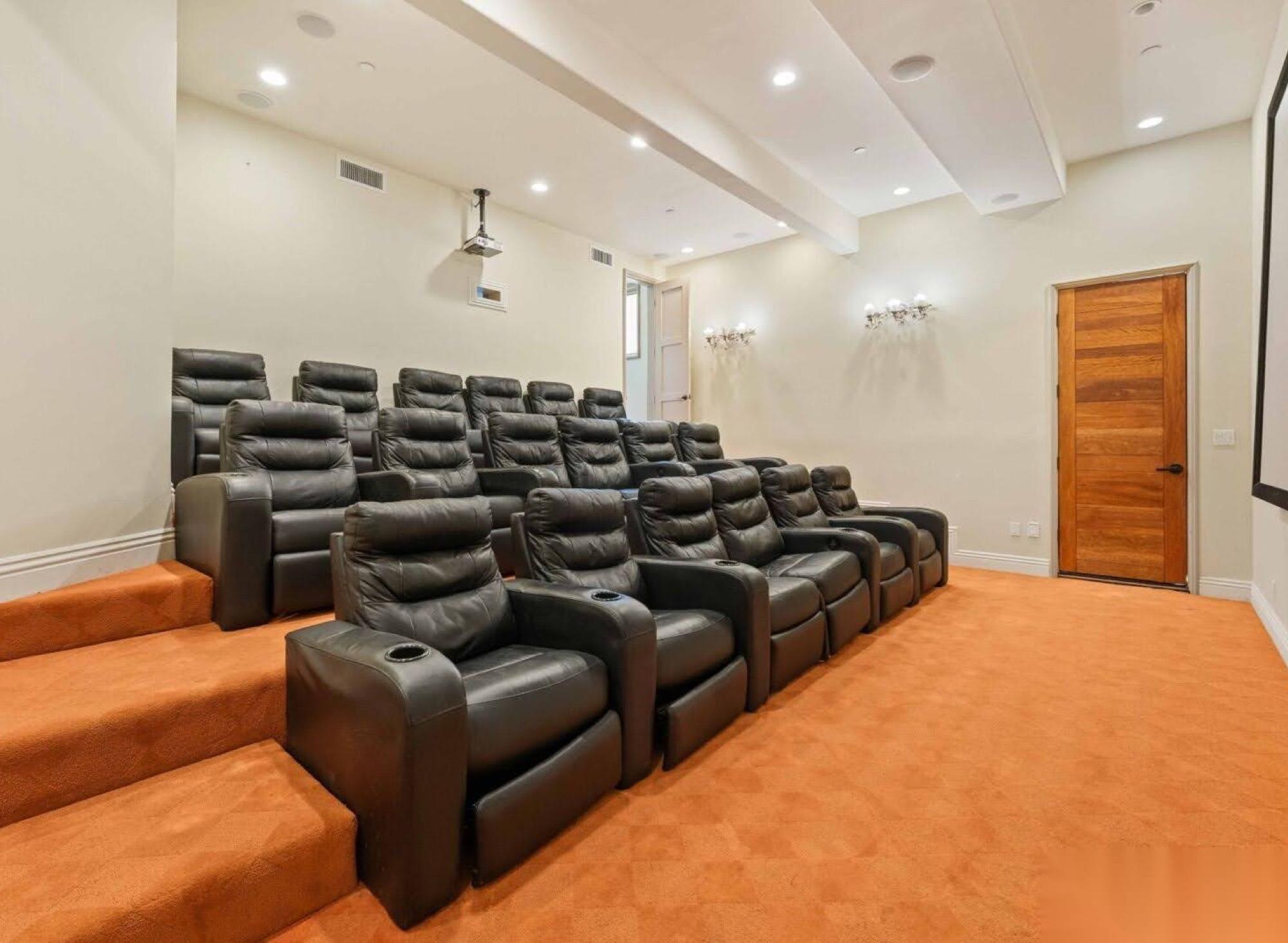 2-Acre Malibu Mansion w/ Pool & Theater — photo 4