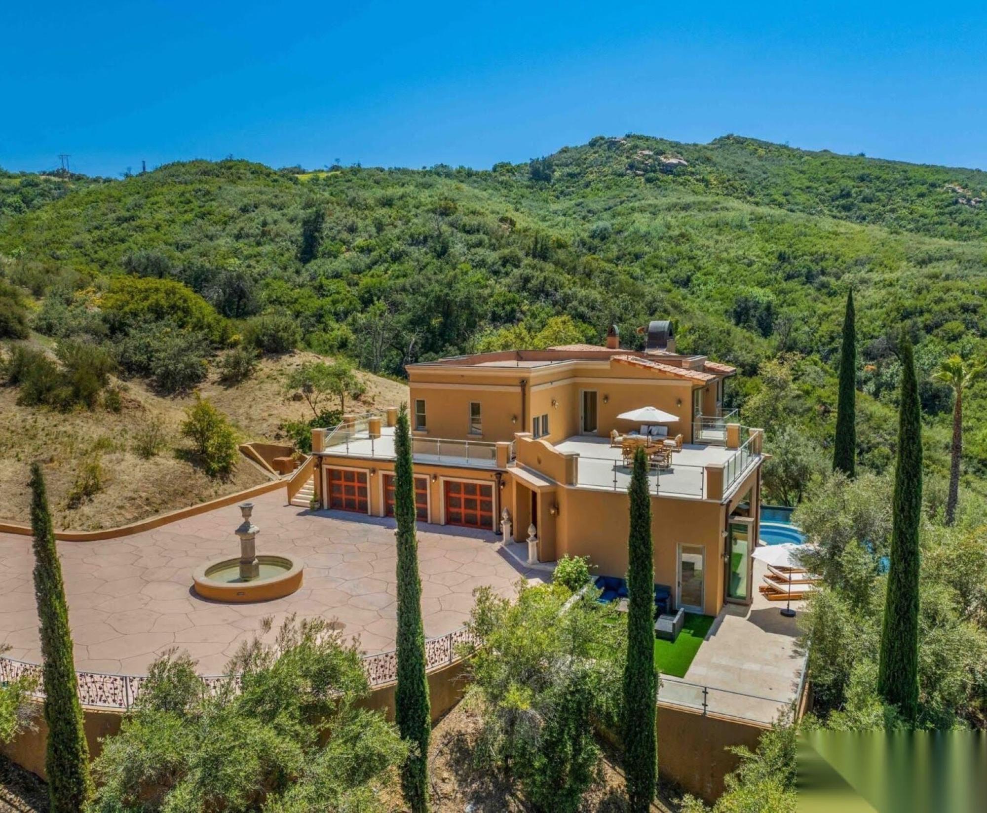 2-Acre Malibu Mansion w/ Pool & Theater