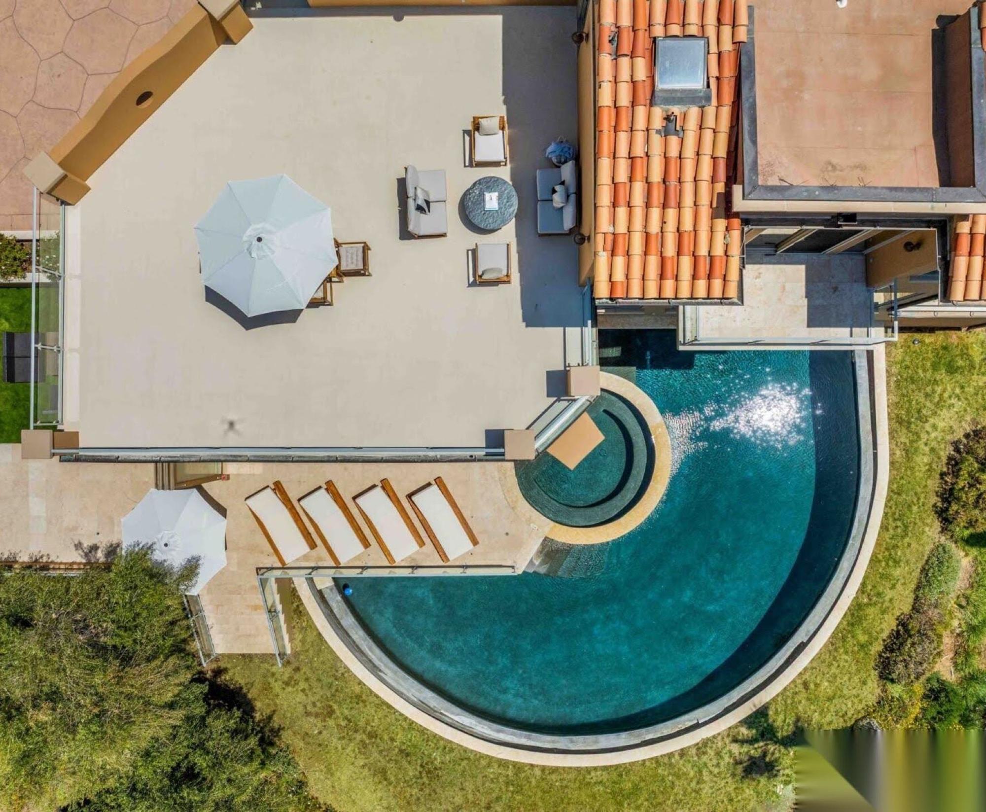 2-Acre Malibu Mansion w/ Pool & Theater — photo 8