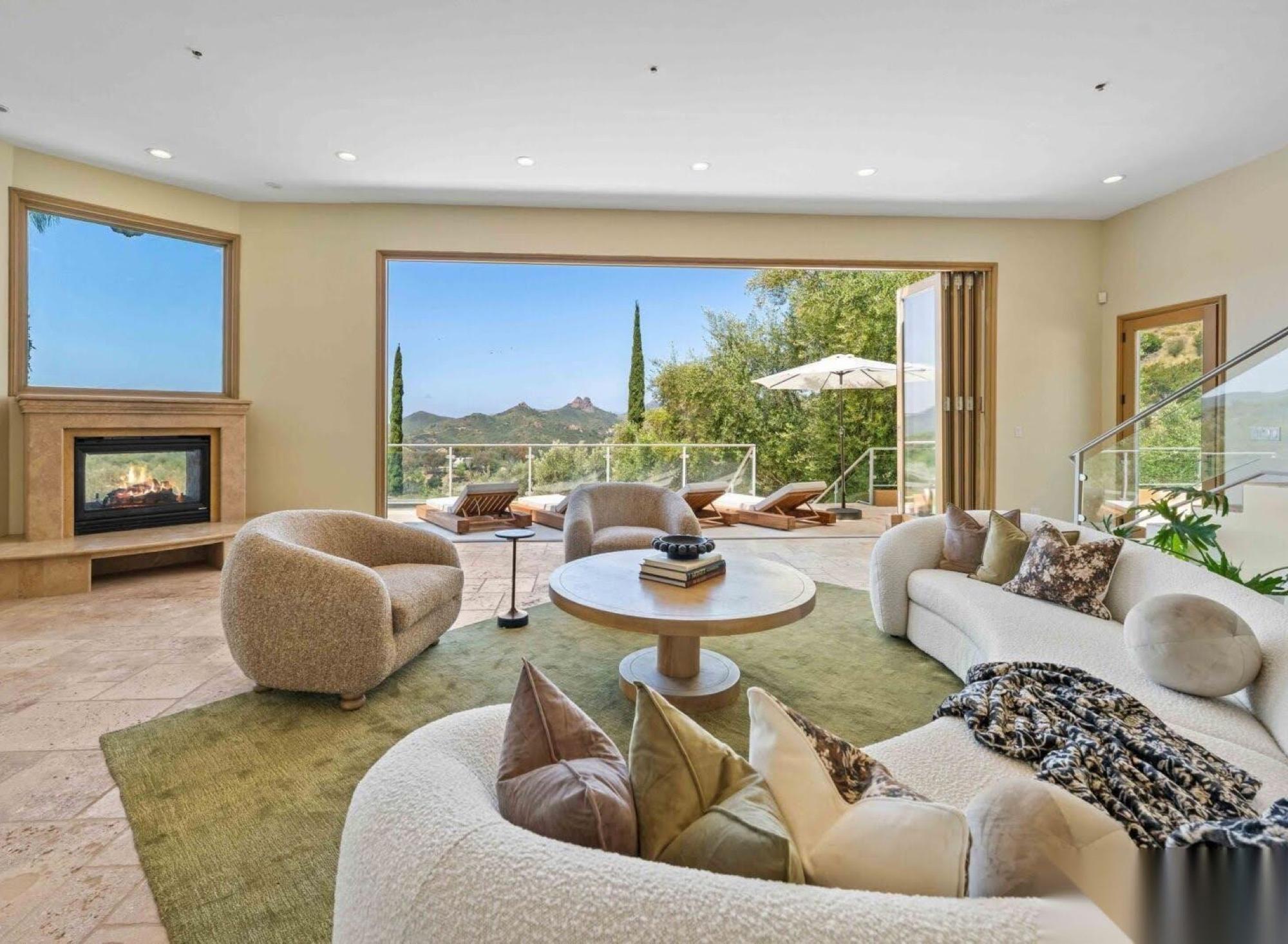 2-Acre Malibu Mansion w/ Pool & Theater — photo 9