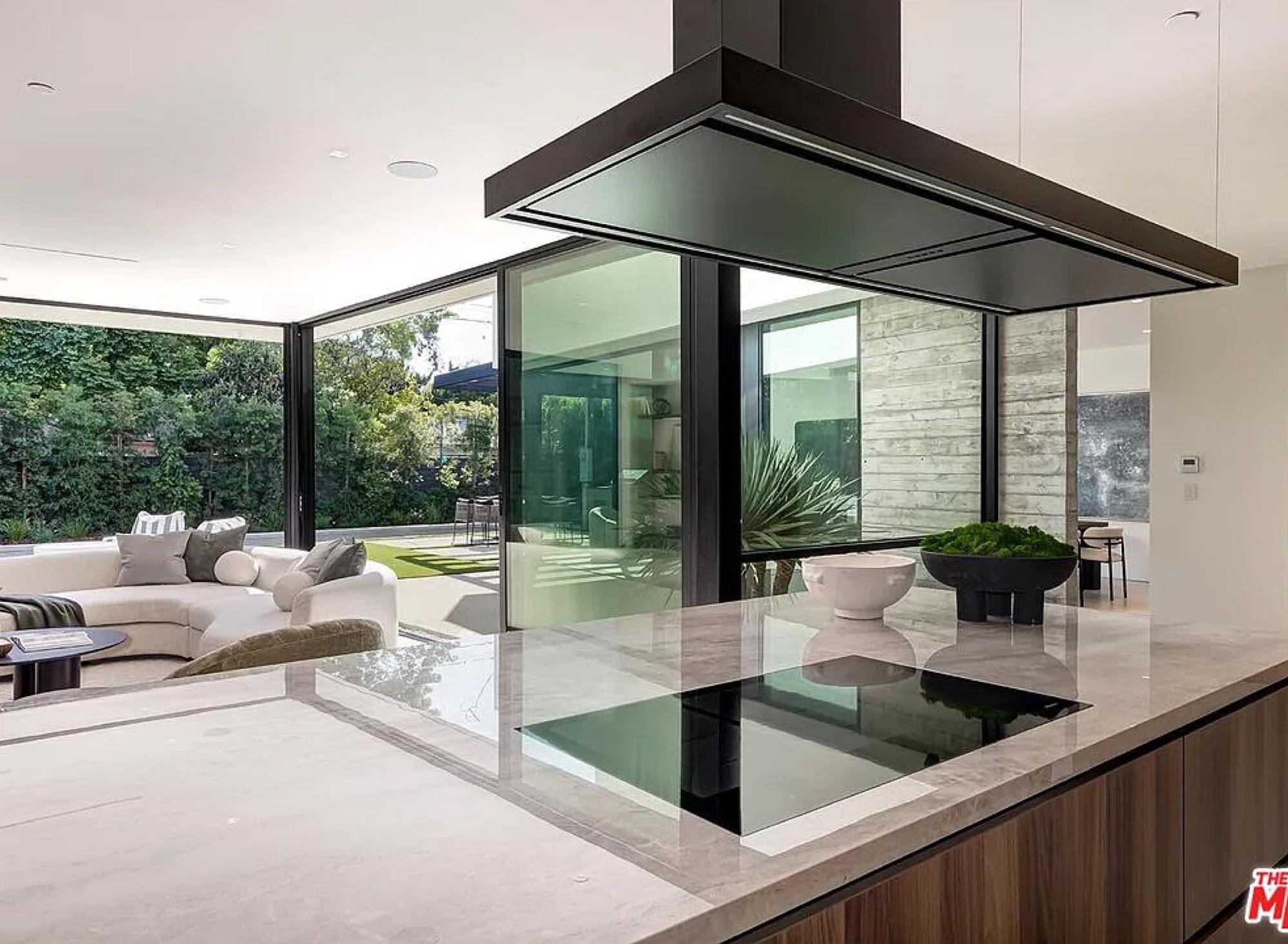 A Malcom Contemporary Mod Beauty — photo 3