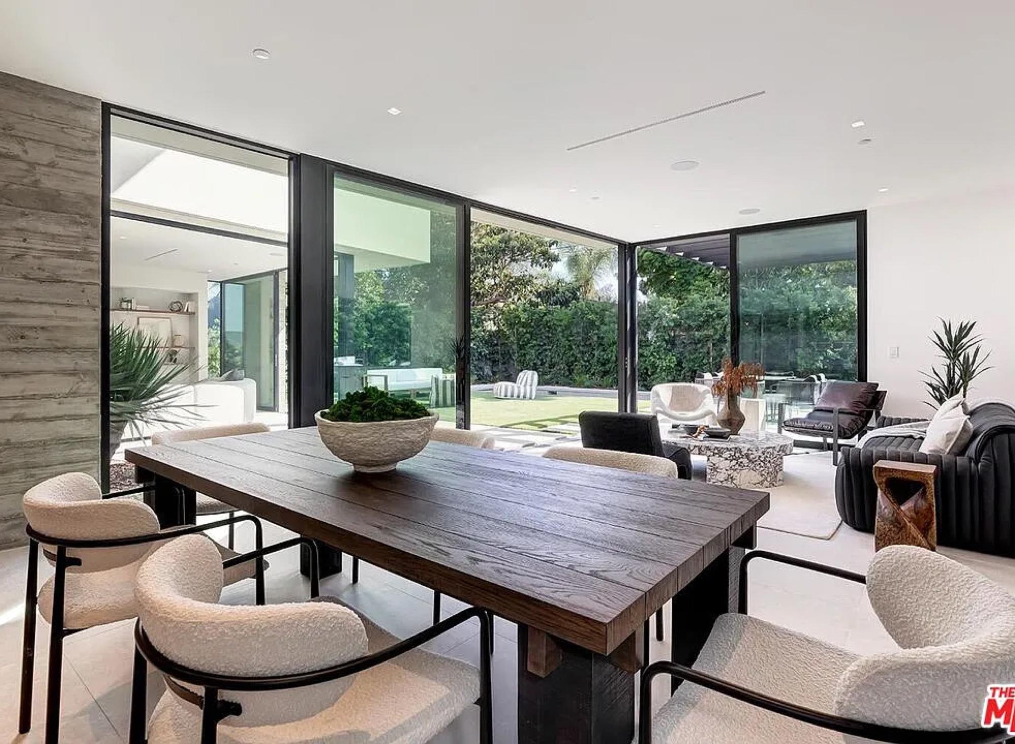 A Malcom Contemporary Mod Beauty — photo 10