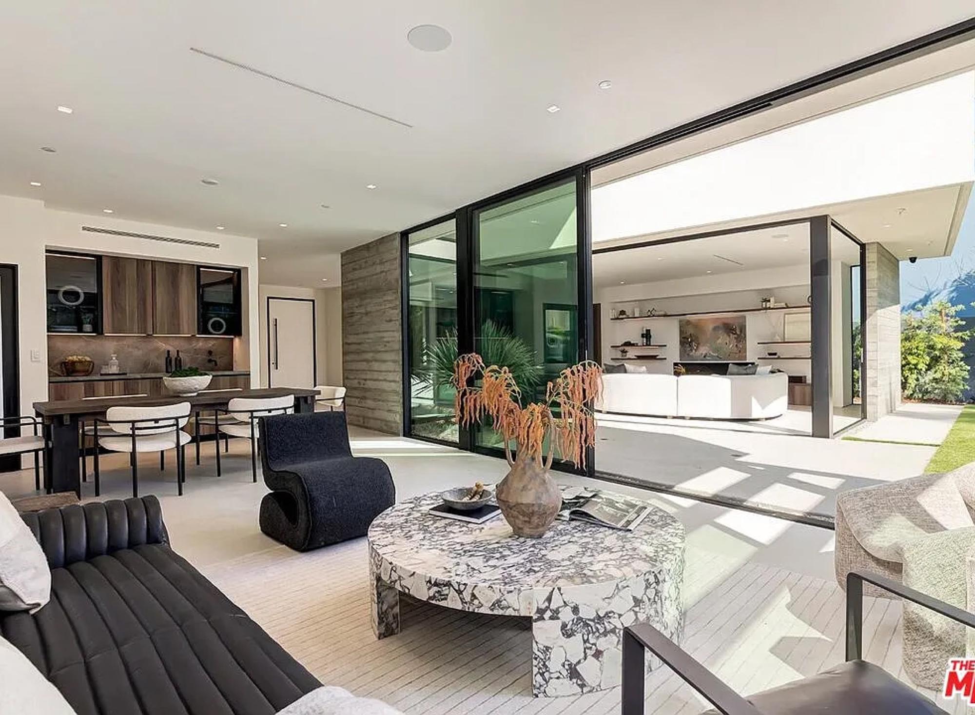 A Malcom Contemporary Mod Beauty — photo 6
