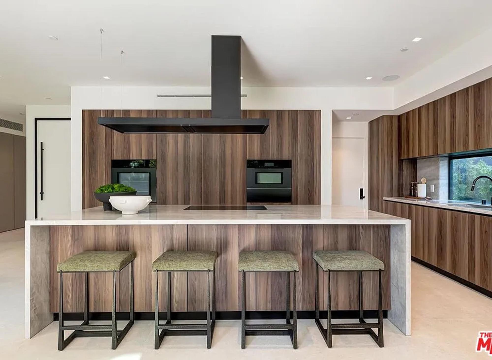 A Malcom Contemporary Mod Beauty — photo 8