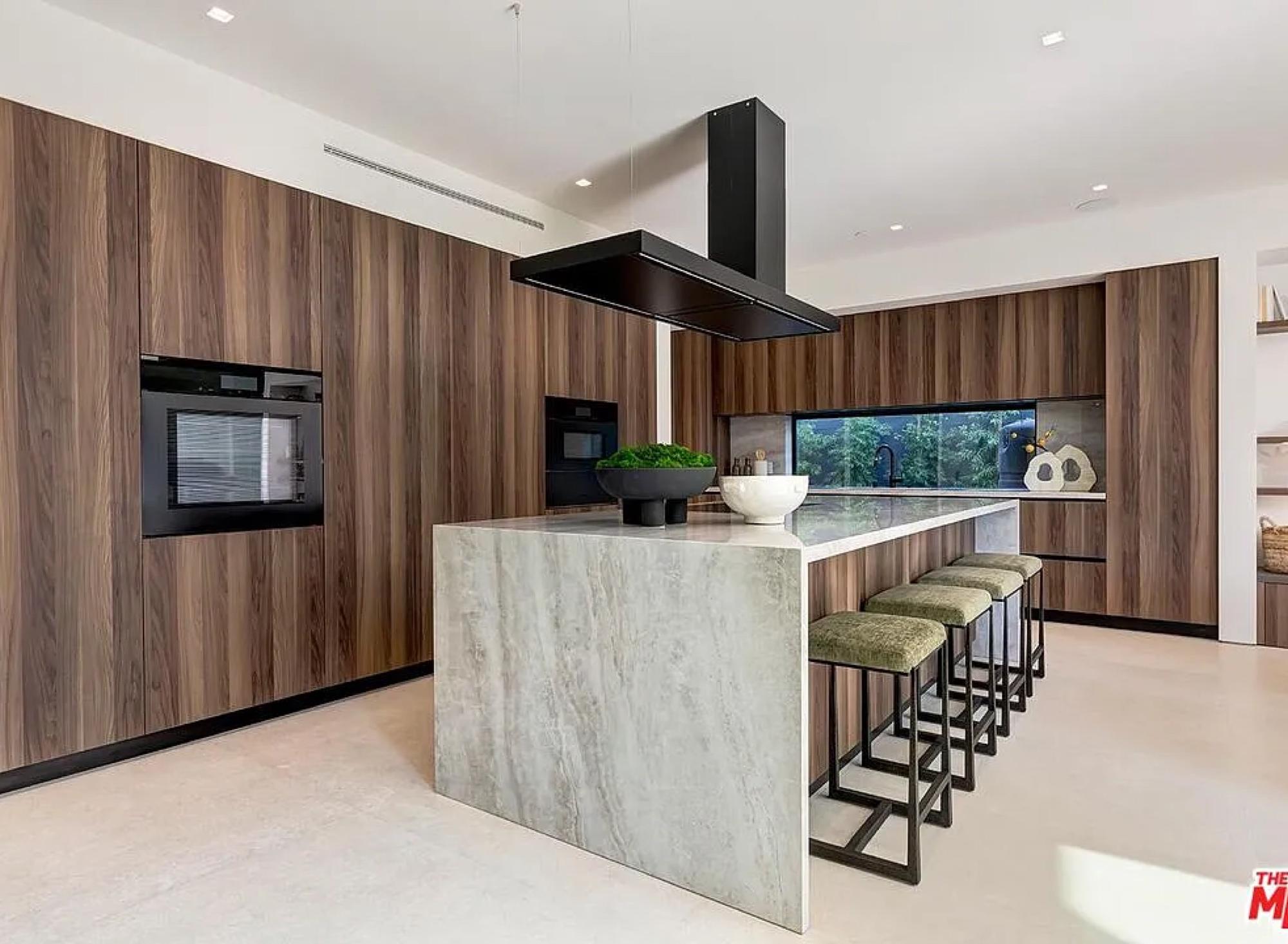 A Malcom Contemporary Mod Beauty — photo 9