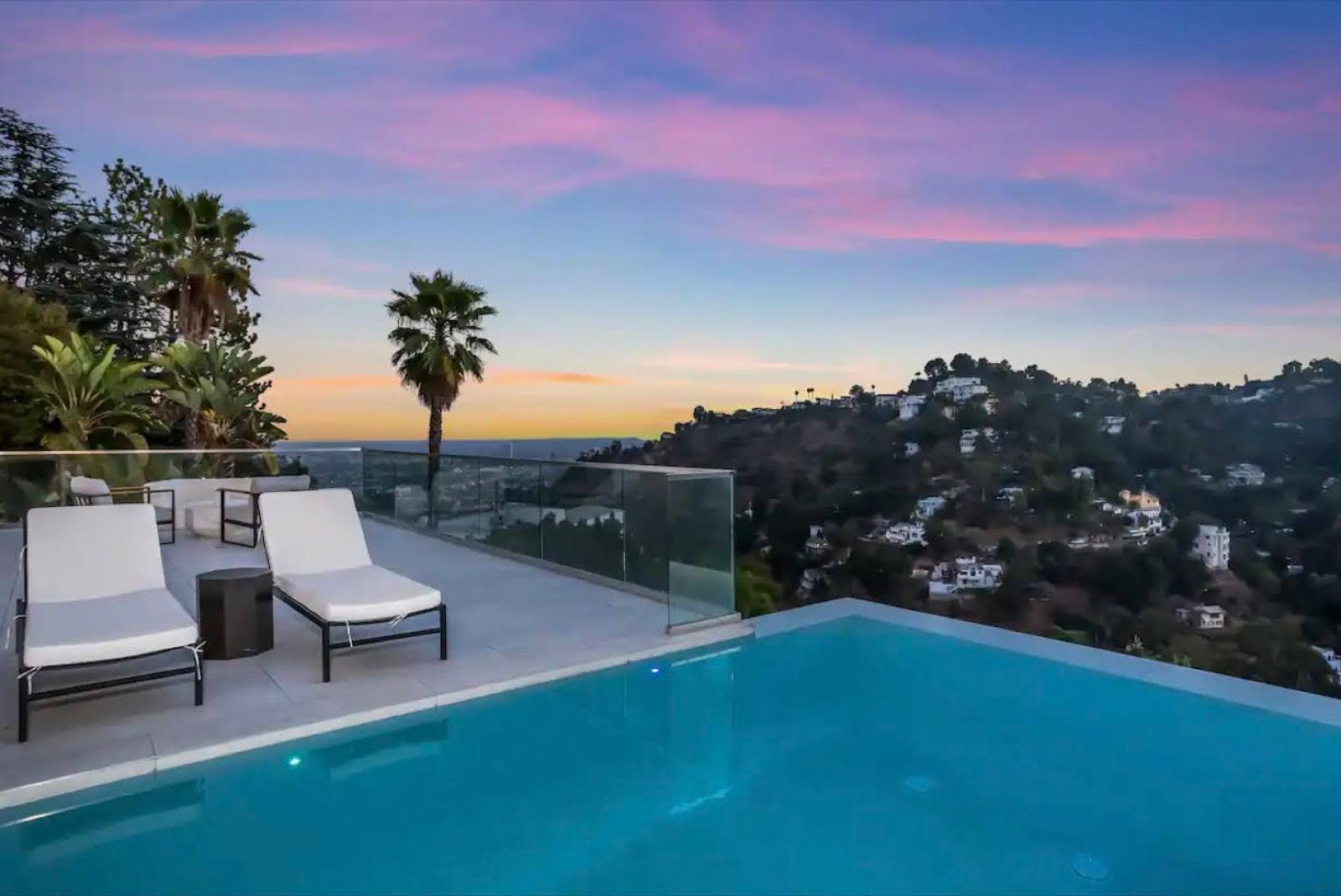 A's Bright Modern View Mansion — photo 1