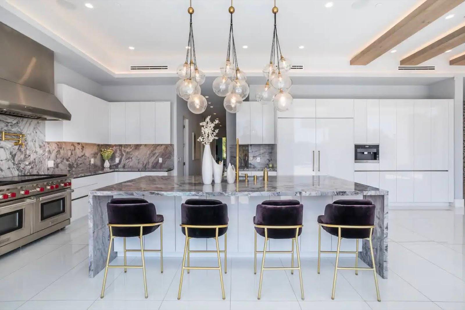 A's Bright Modern View Mansion — photo 11