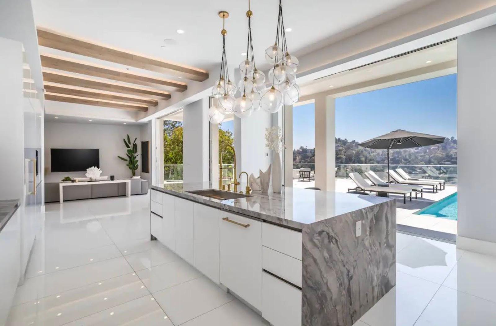 A's Bright Modern View Mansion — photo 12