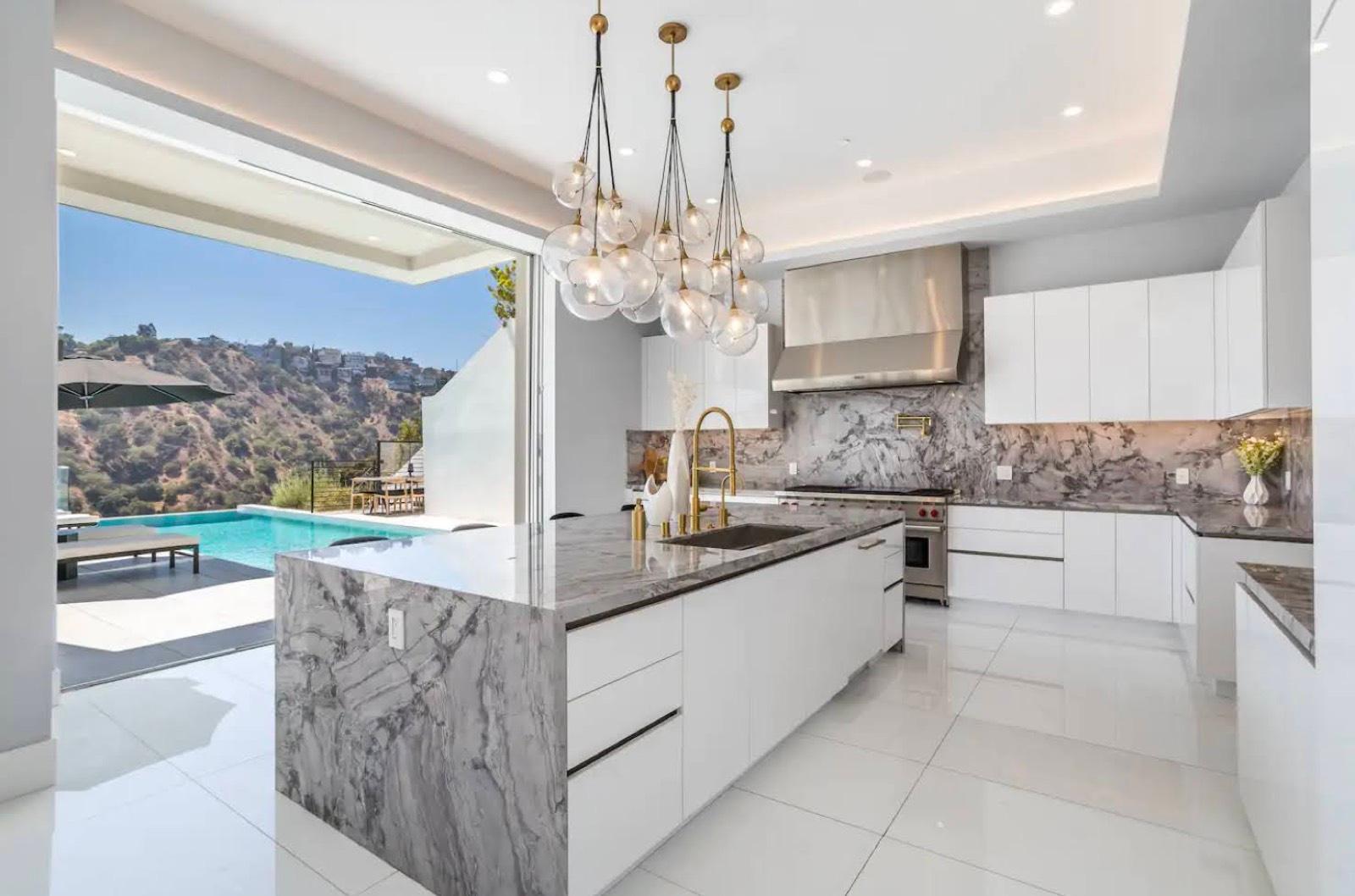 A's Bright Modern View Mansion — photo 8