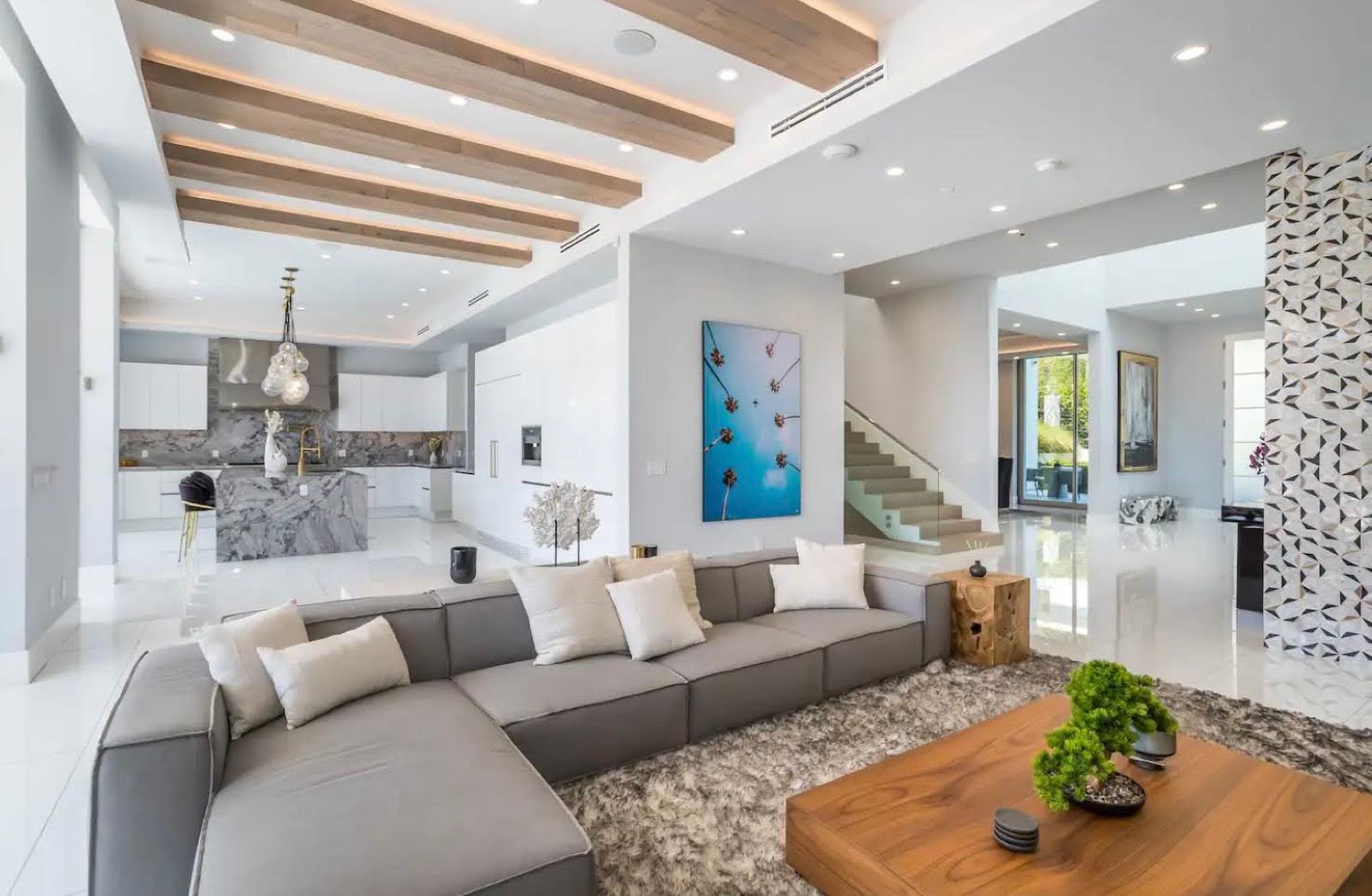 A's Bright Modern View Mansion — photo 9