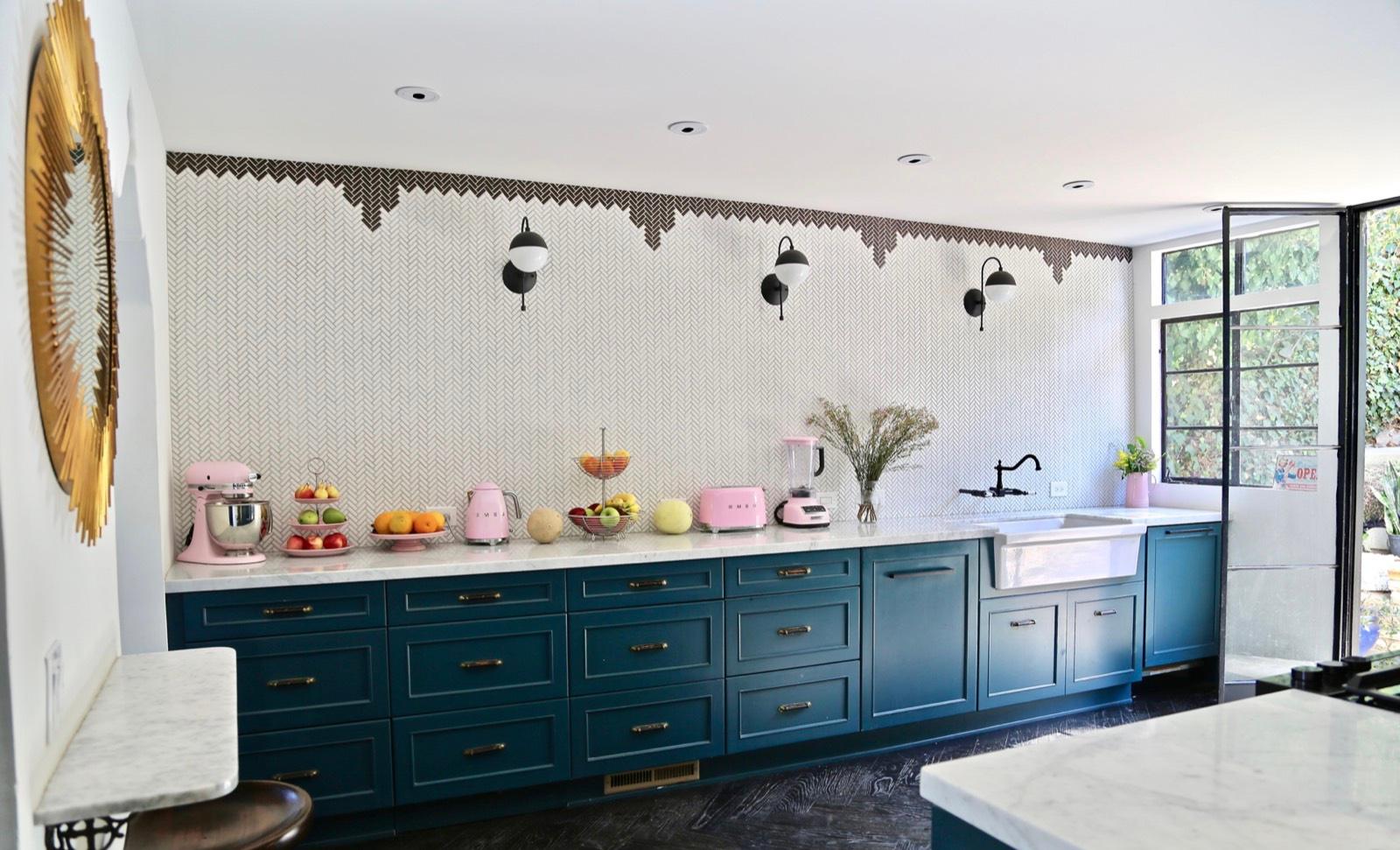 A's Glam Wallpaper Home — photo 2