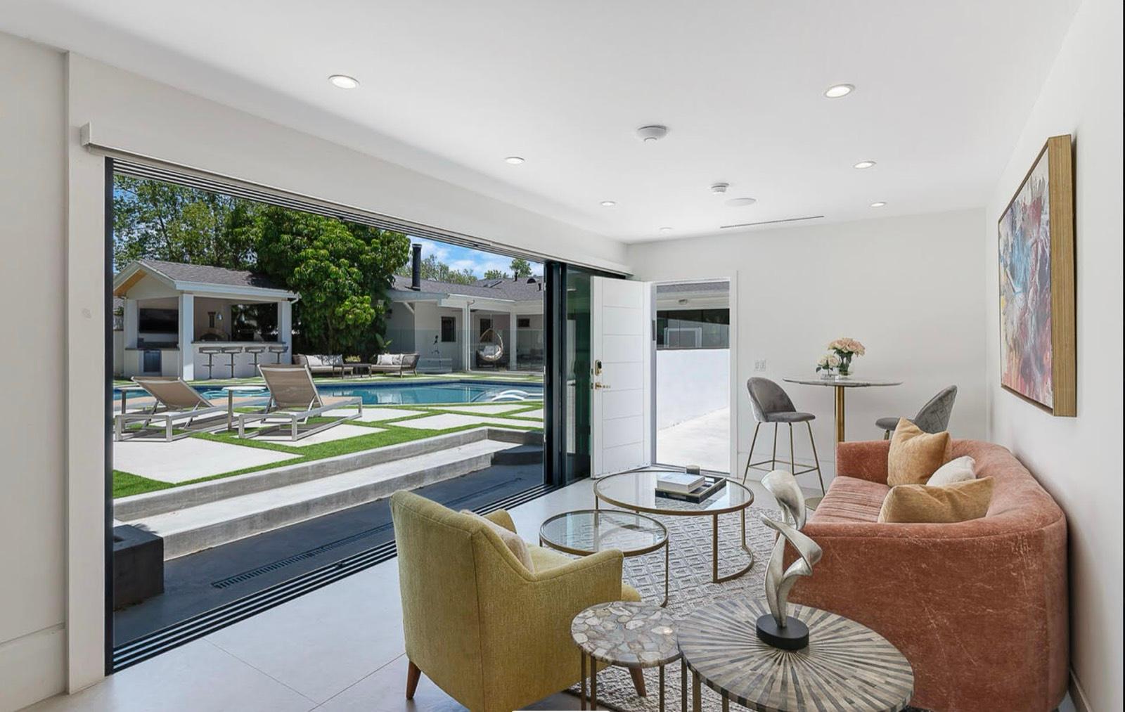 A's Midcentury Pool Home — photo 12