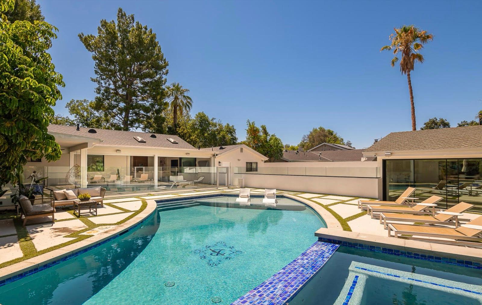 A's Midcentury Pool Home — photo 1