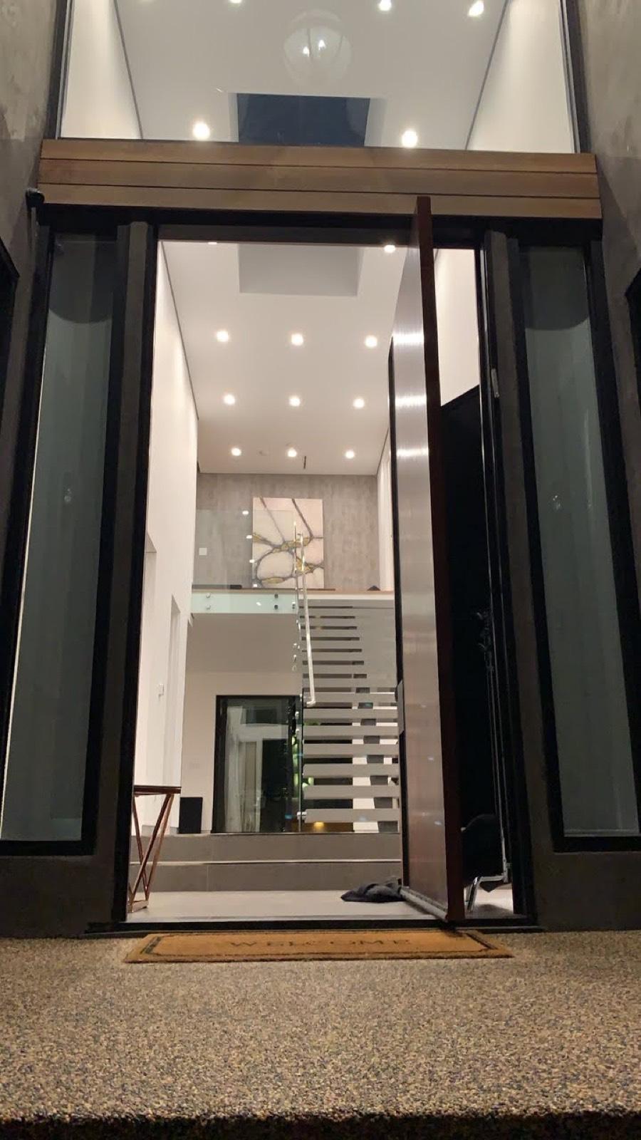 A's Modern Dream Home — photo 2