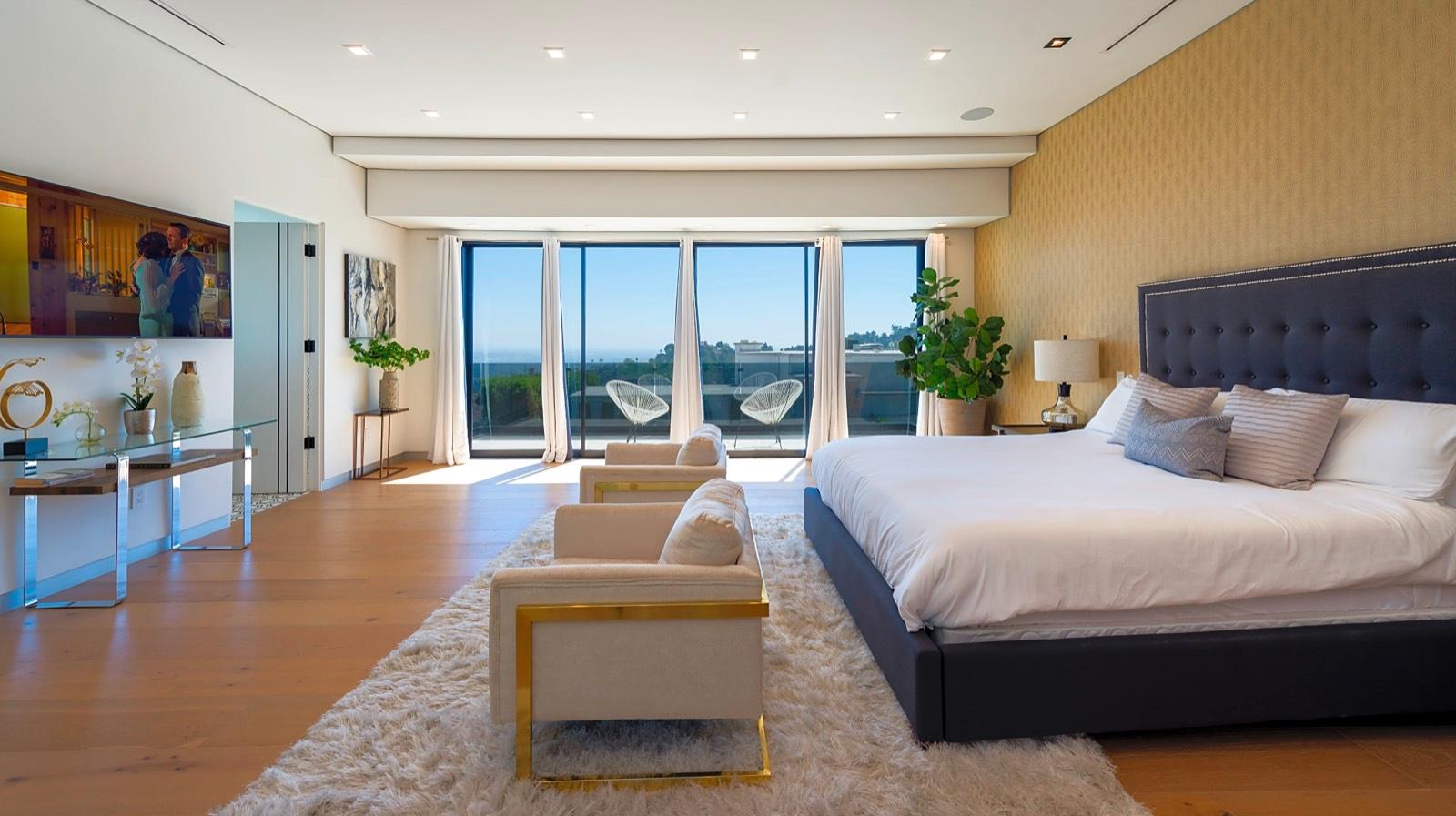A's Modern Dream Home — photo 6