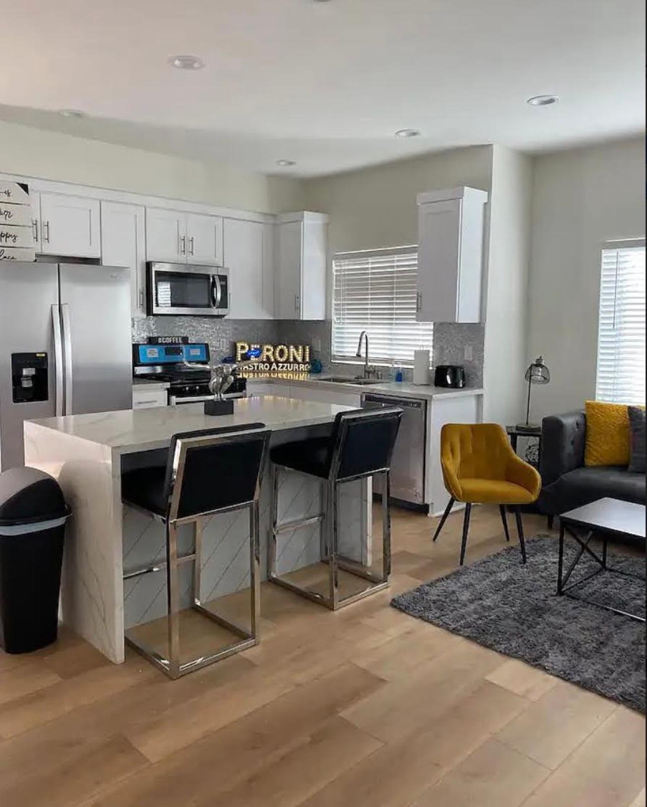A's Noho Modern Cutie Home — photo 3
