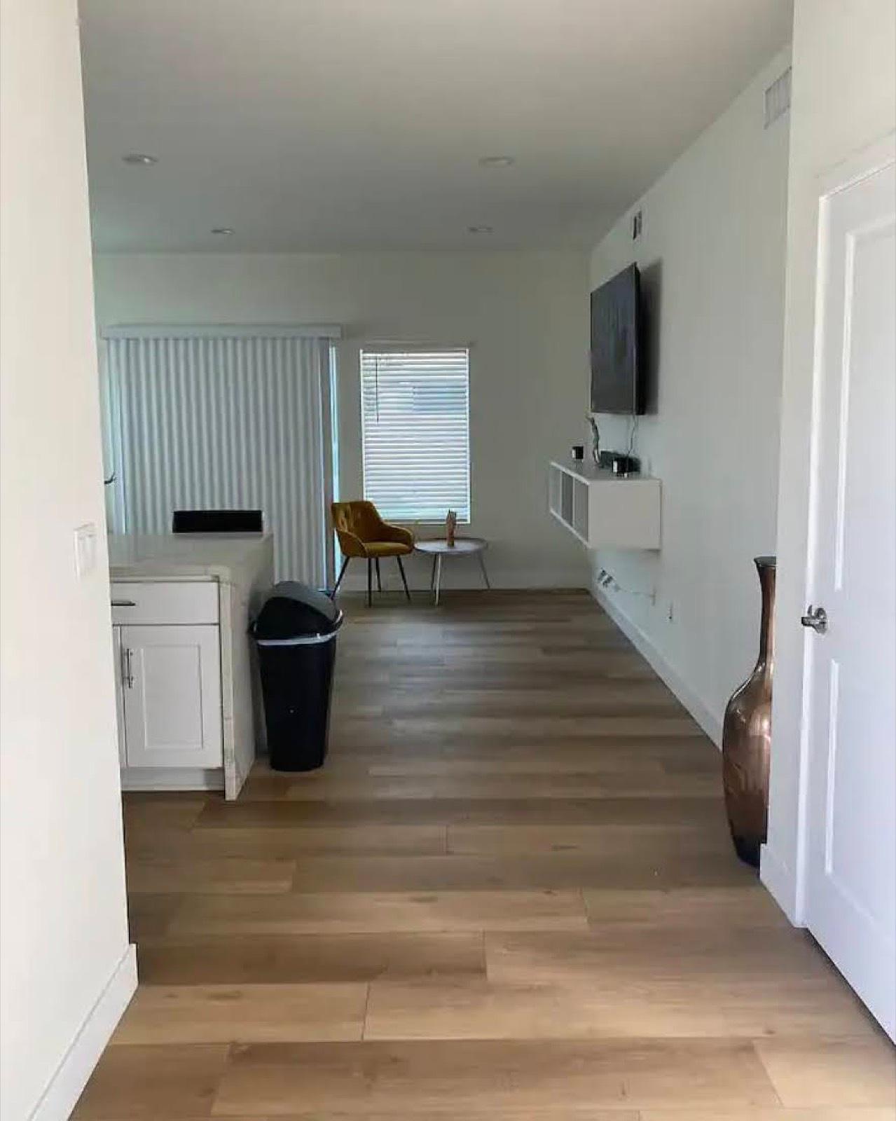 A's Noho Modern Cutie Home — photo 10