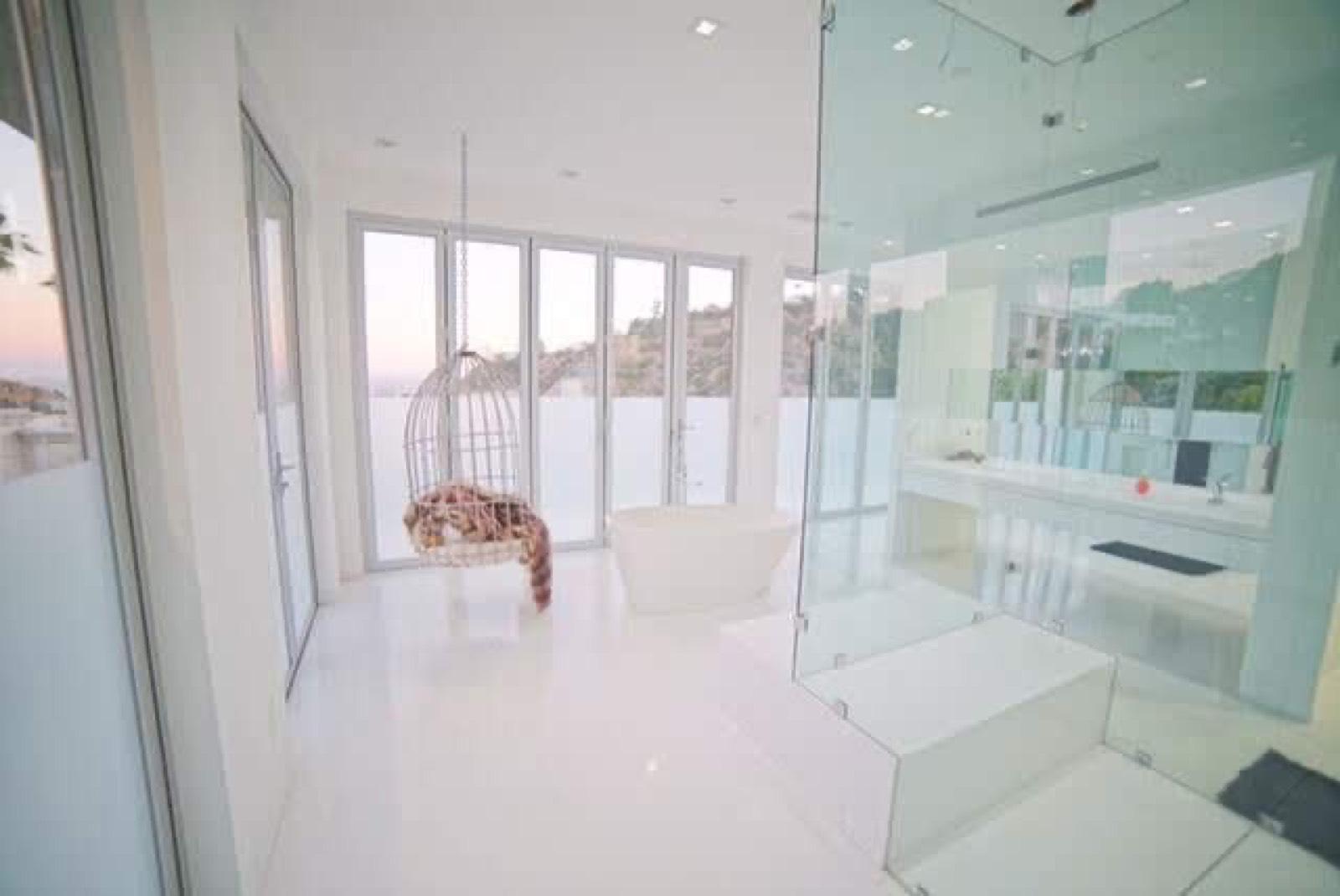A's Olympus White Modern — photo 9