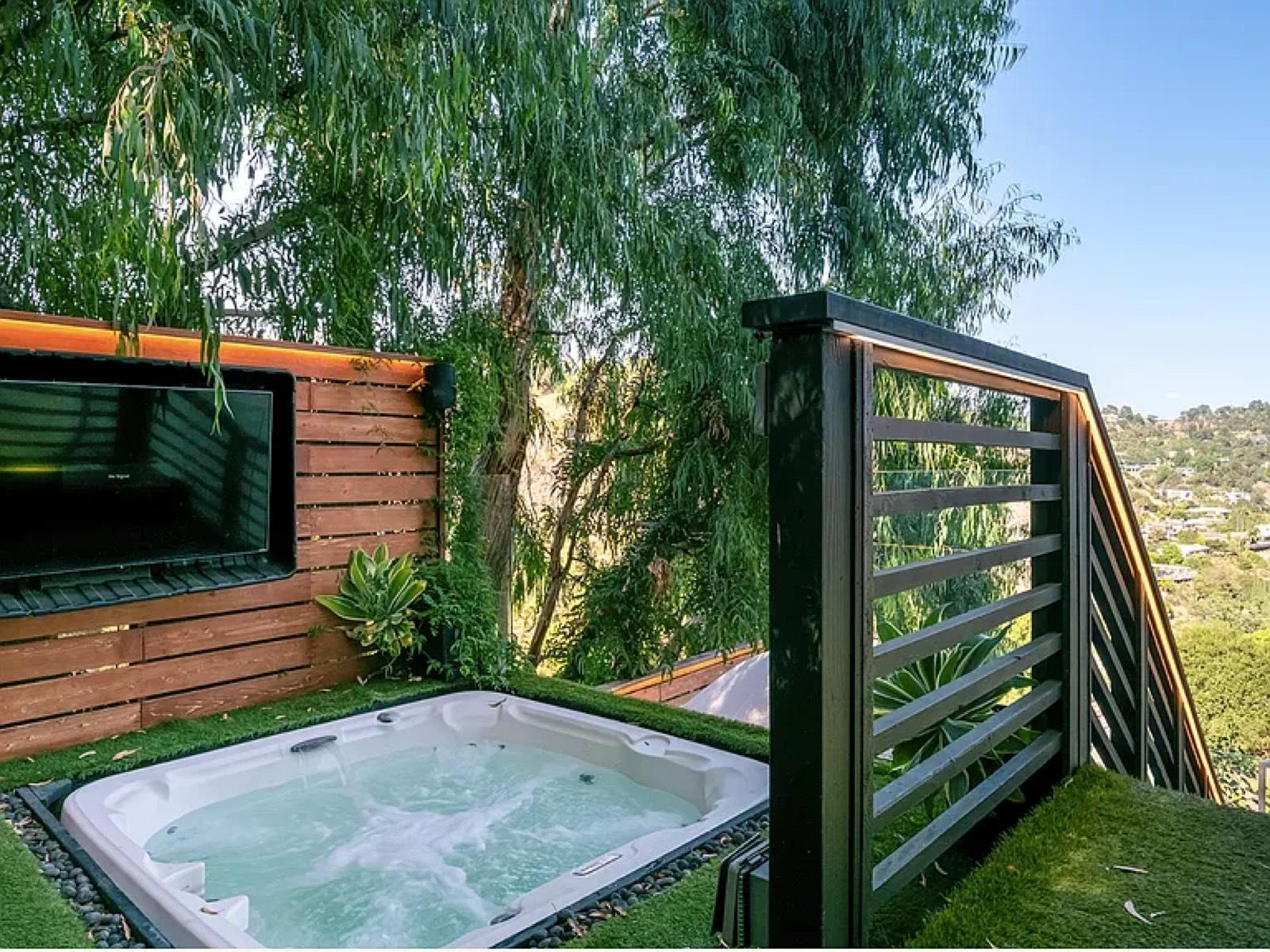 A's willow mod house — photo 5