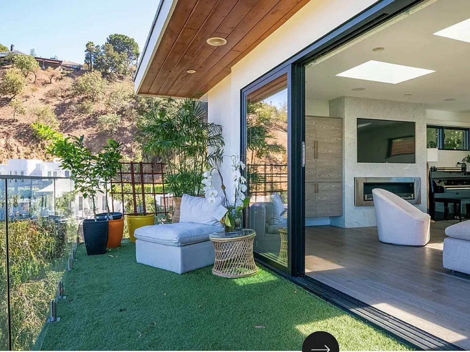 A's willow mod house — photo 6