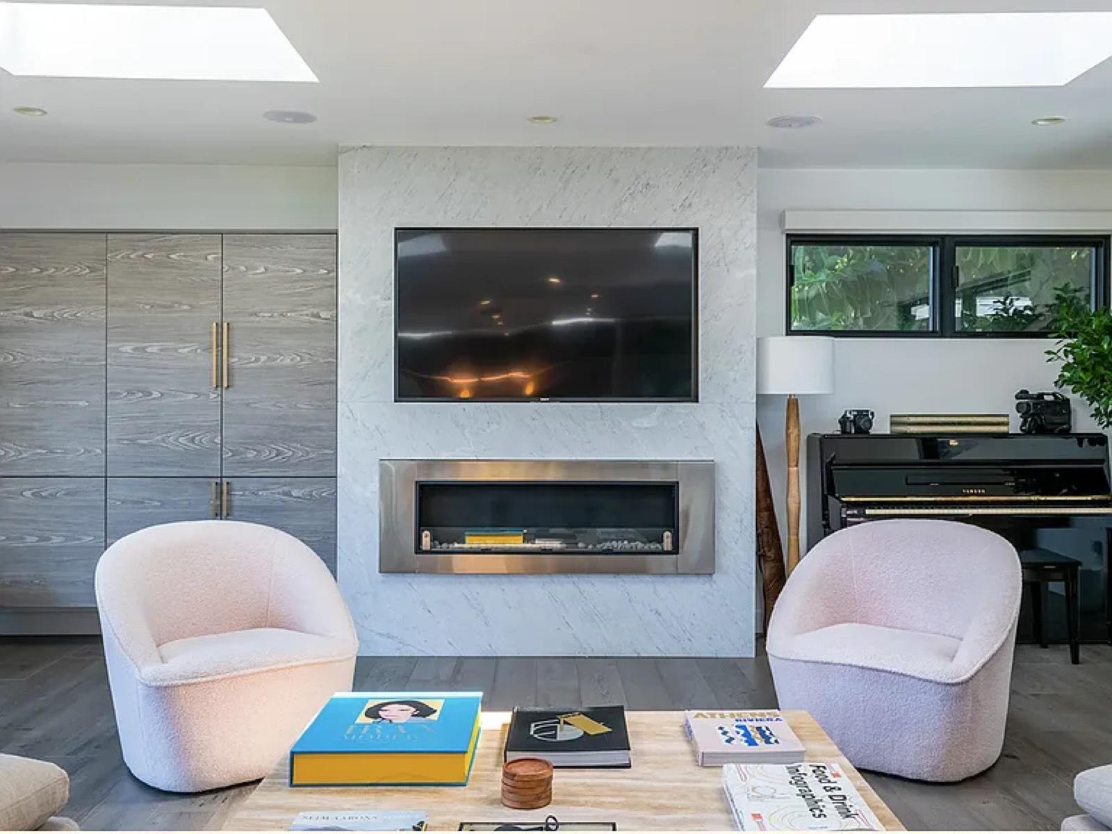 A's willow mod house — photo 9
