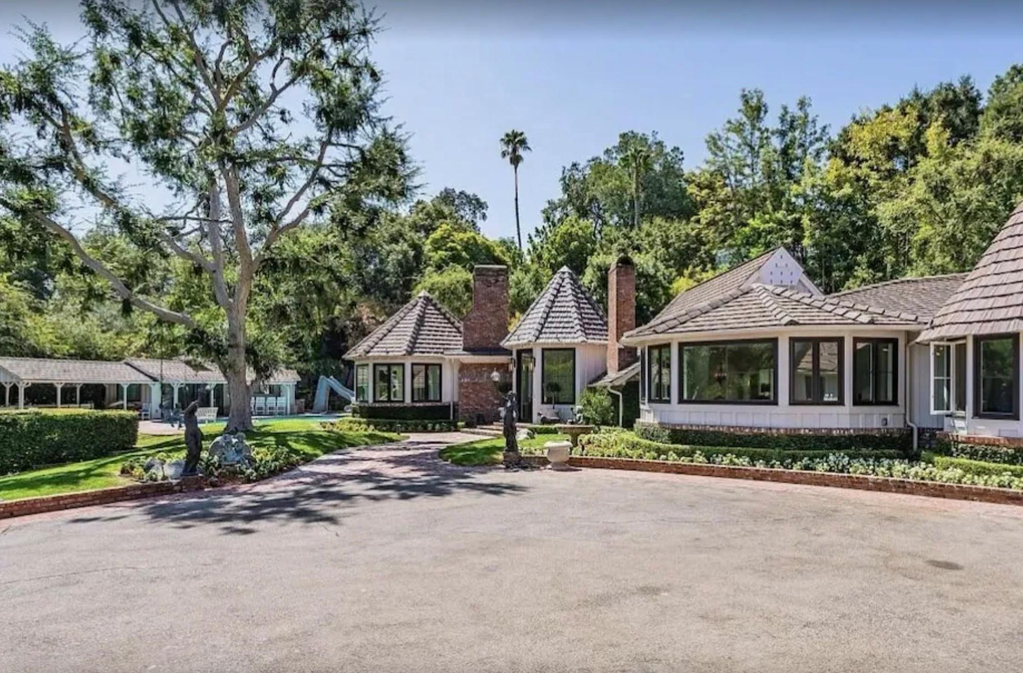 AE's Traditional Modern Estate — photo 1