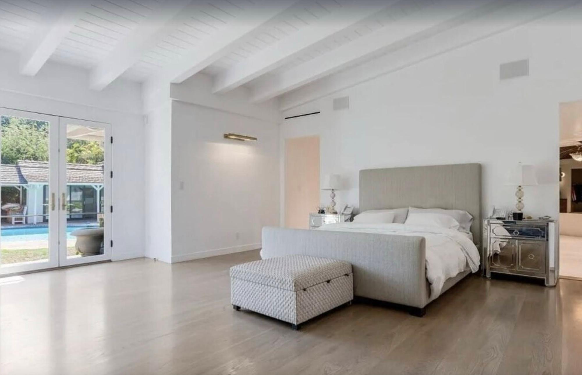 AE's Traditional Modern Estate — photo 11