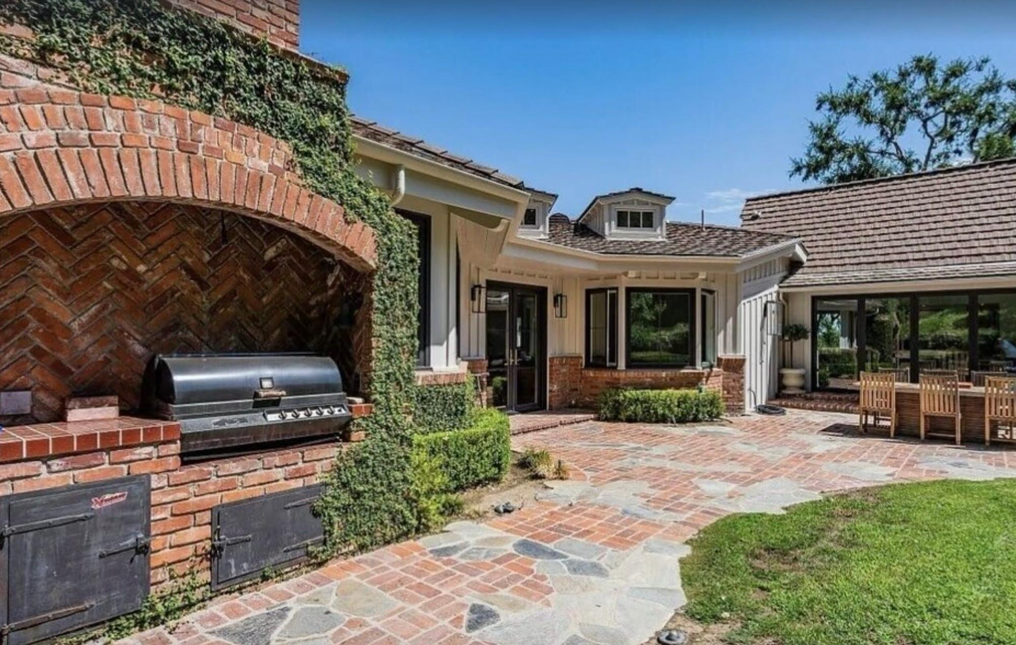 AE's Traditional Modern Estate — photo 12