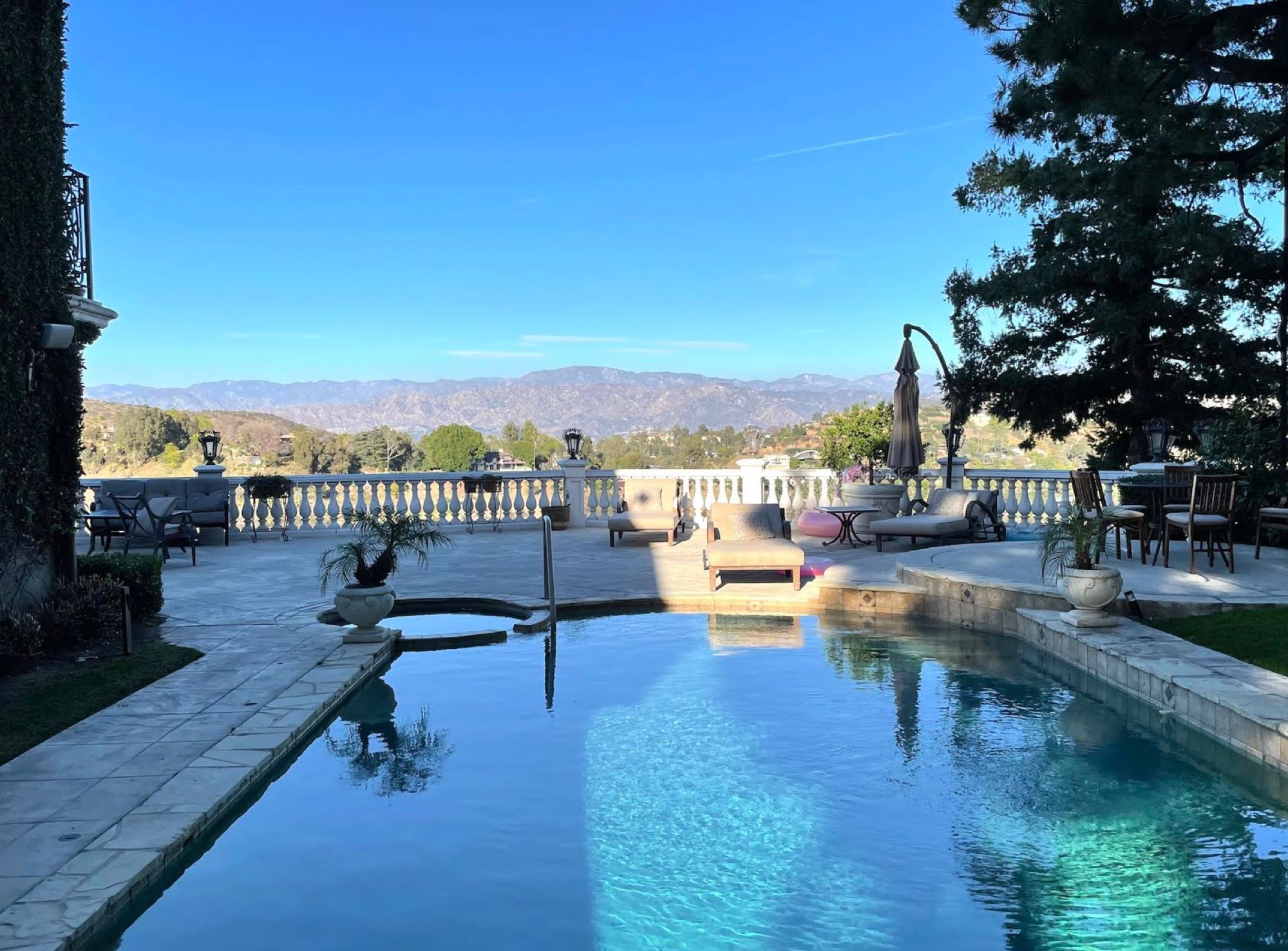 AG Grand Glam Mansion — photo 3