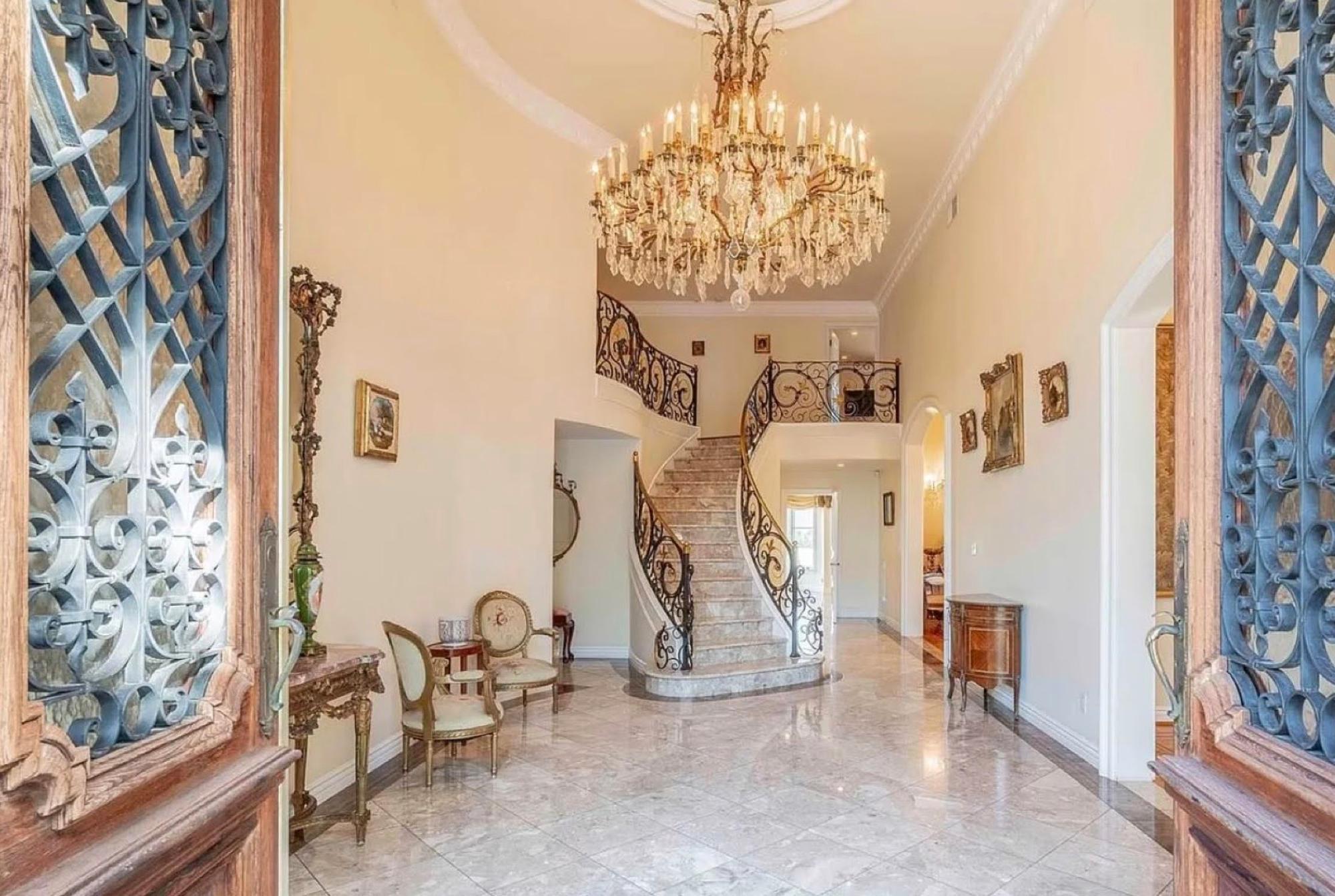 AG Grand Glam Mansion — photo 4