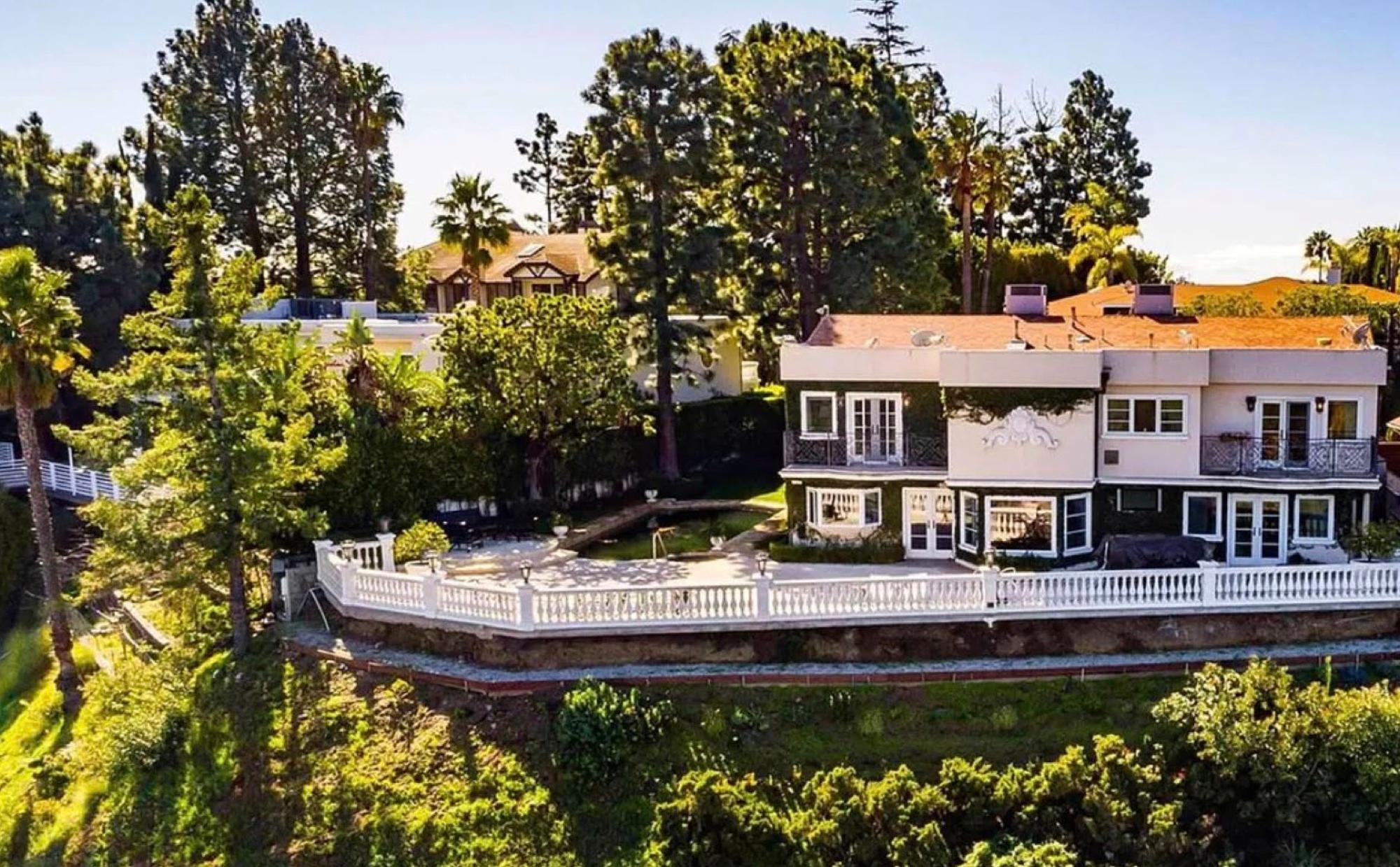 AG Grand Glam Mansion — photo 5
