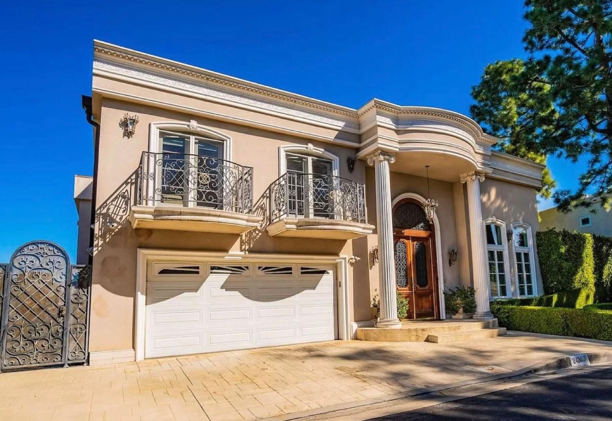 AG Grand Glam Mansion — photo 1