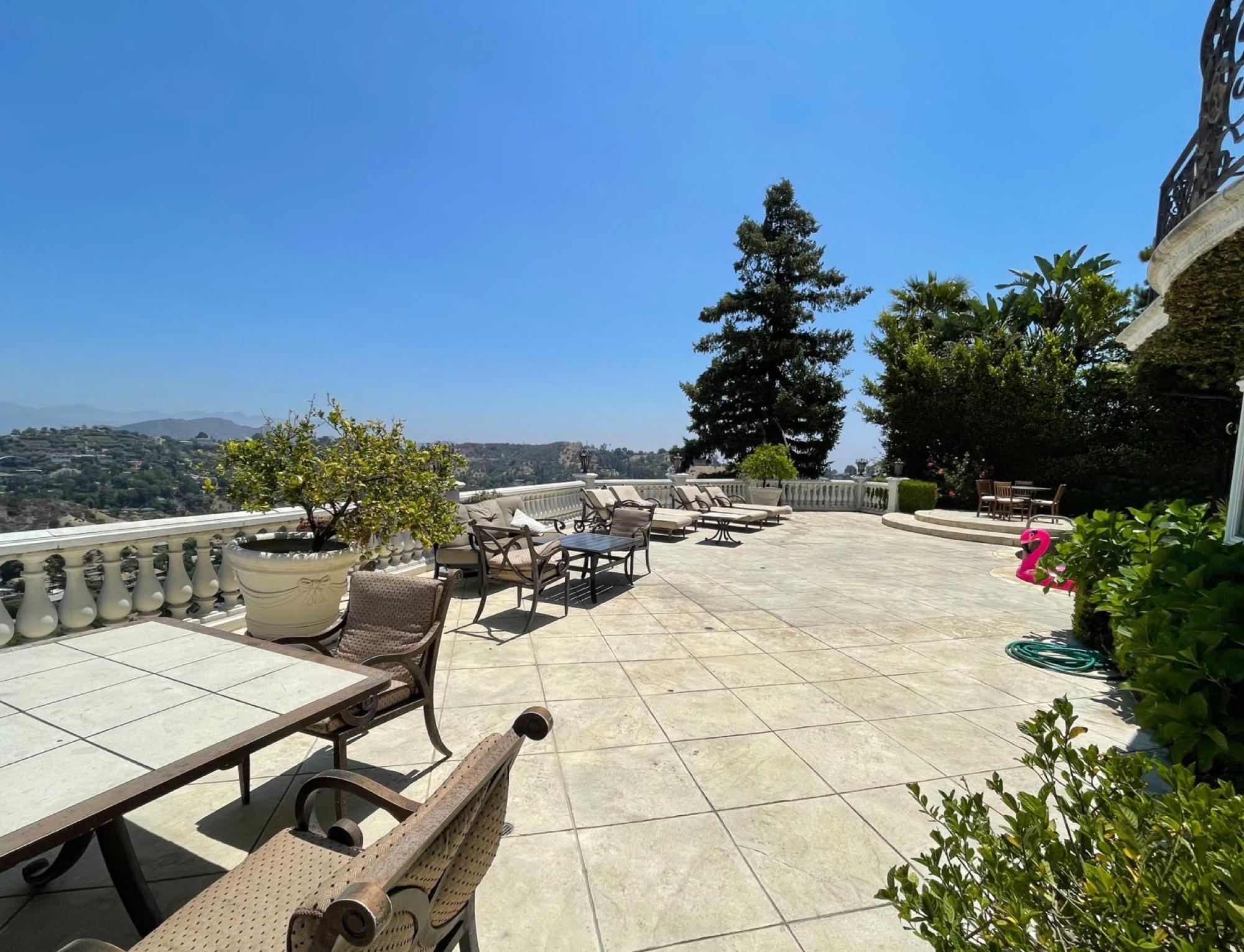 AG Grand Glam Mansion — photo 6