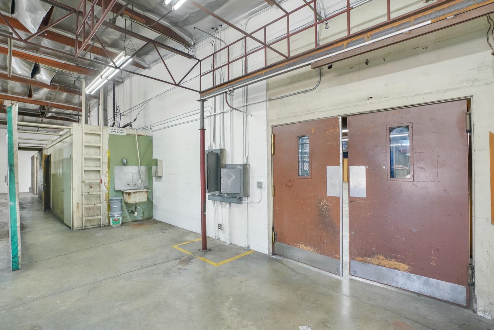 AH's Empty Warehouse — photo 6