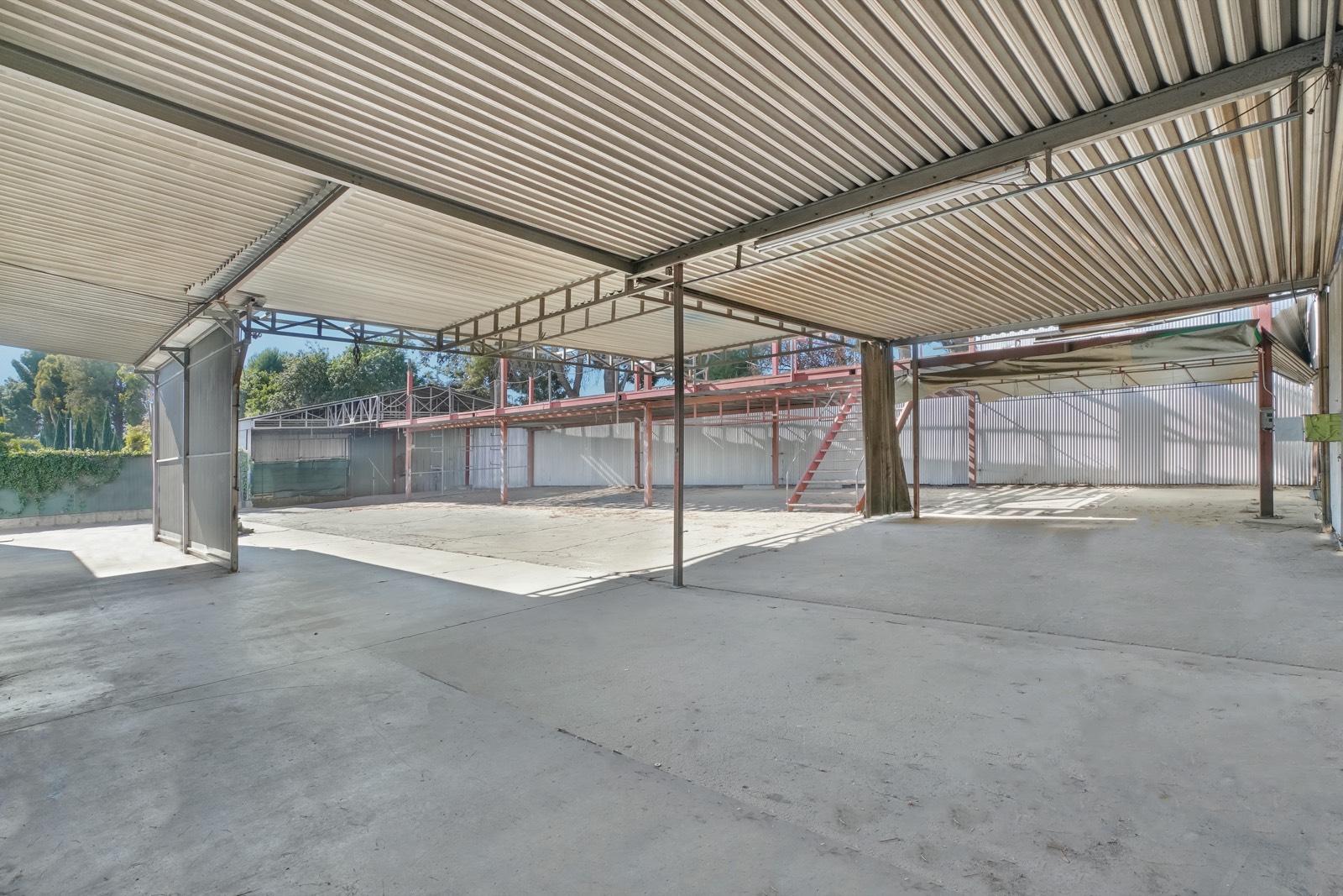 AH's Empty Warehouse — photo 8
