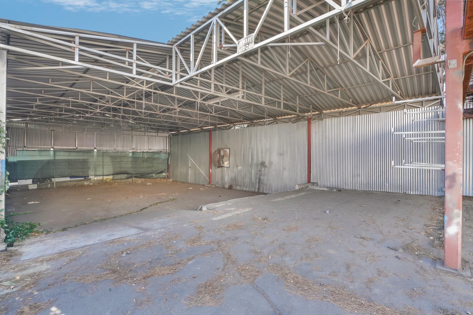 AH's Empty Warehouse — photo 10