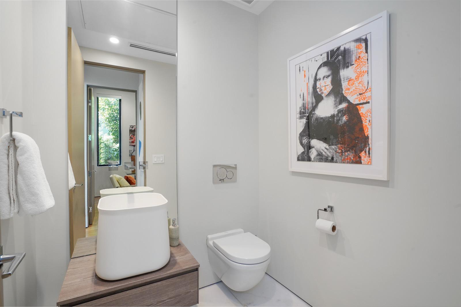 Ah's Modern Bright Fortress Home — photo 3