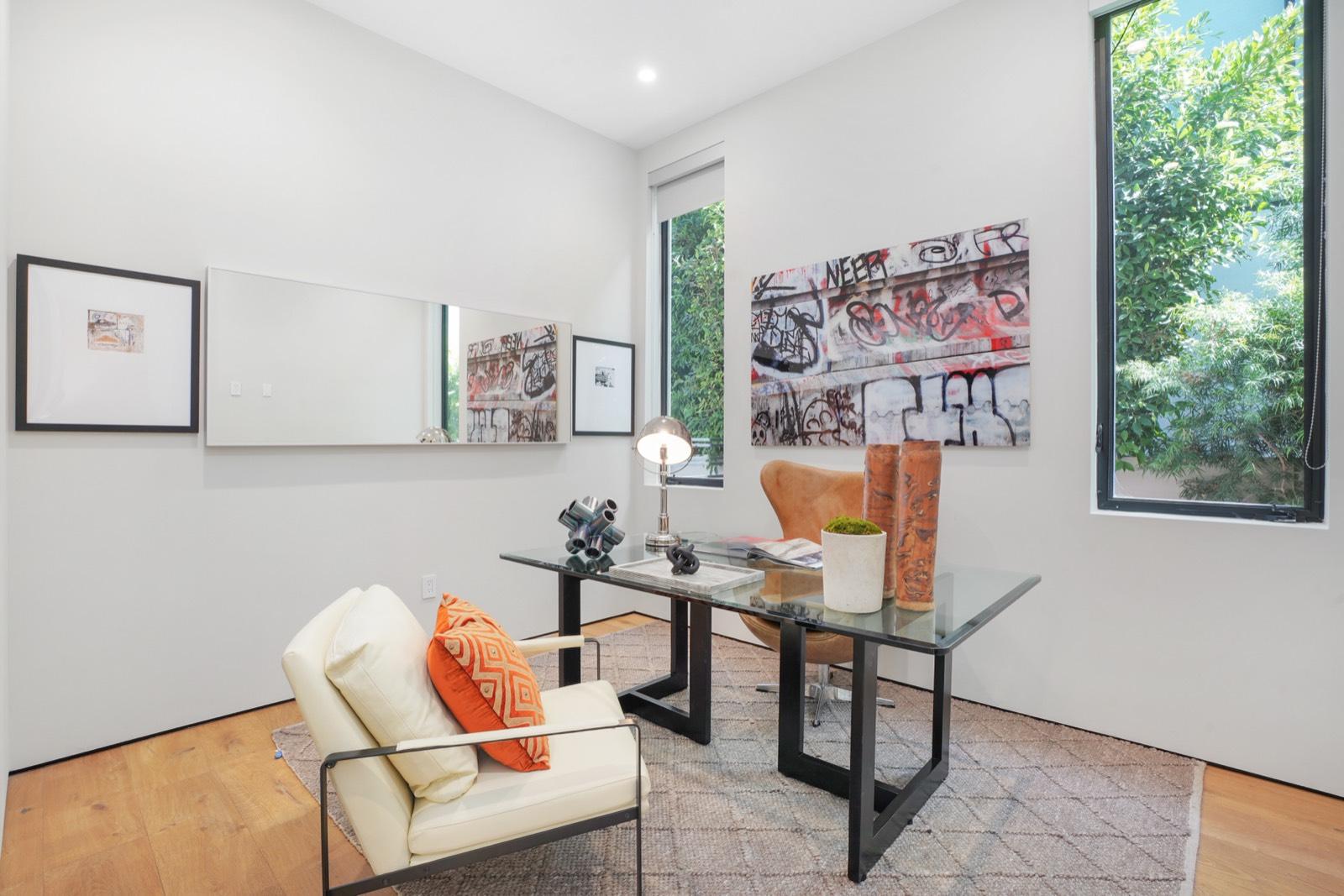 Ah's Modern Bright Fortress Home — photo 4