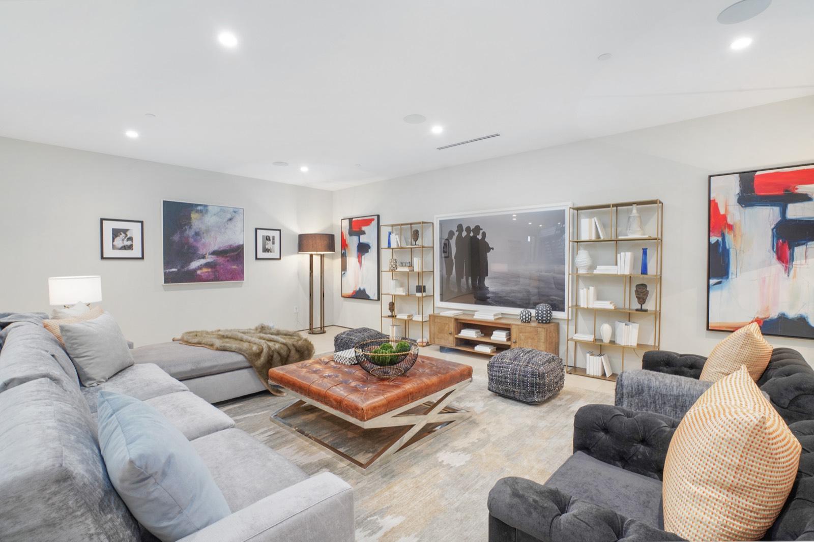 Ah's Modern Bright Fortress Home — photo 6